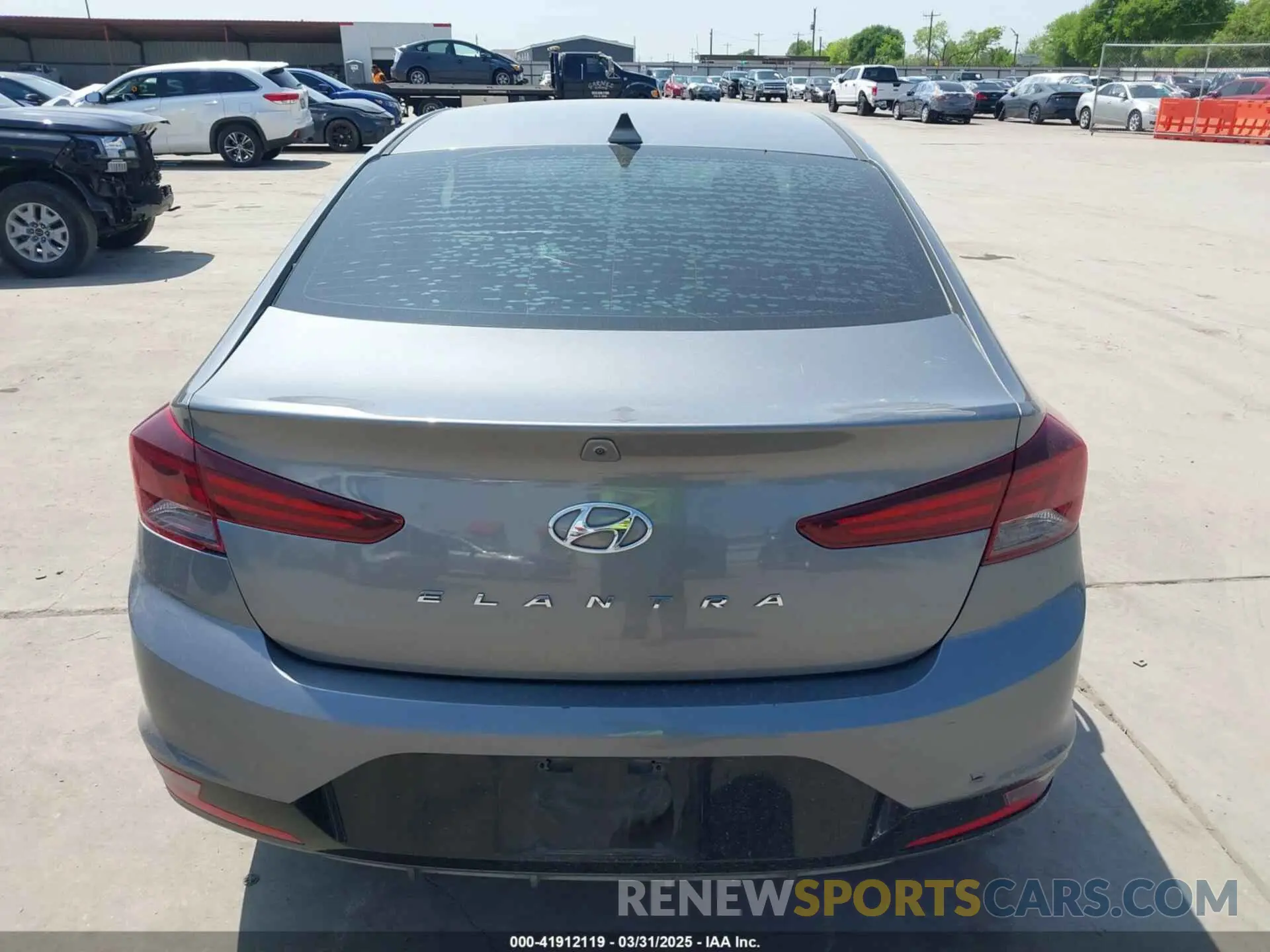 16 fotografías del automóvil dañado 5NPD84LF6KH453627 HYUNDAI ELANTRA 2019