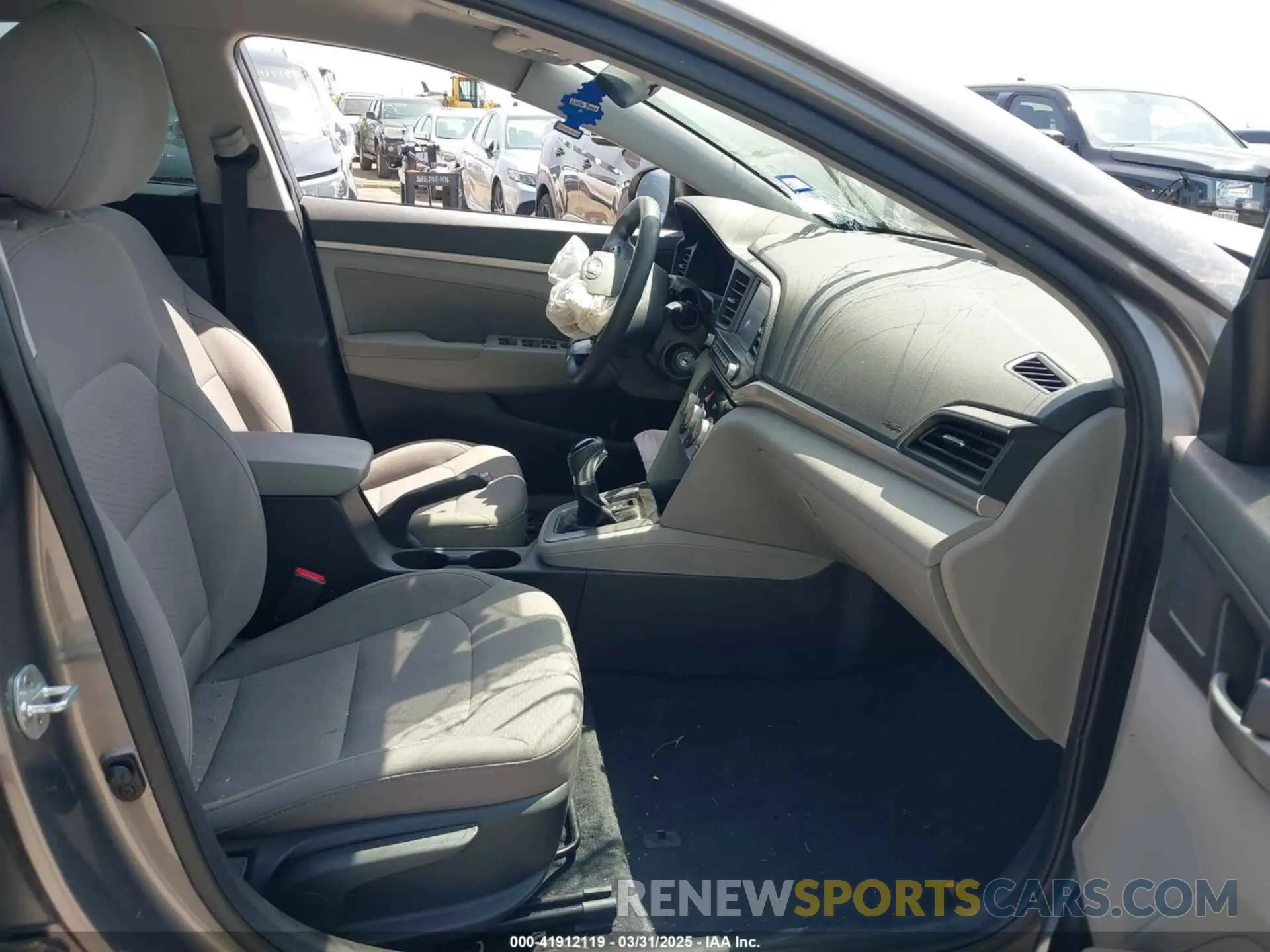 5 fotografías del automóvil dañado 5NPD84LF6KH453627 HYUNDAI ELANTRA 2019