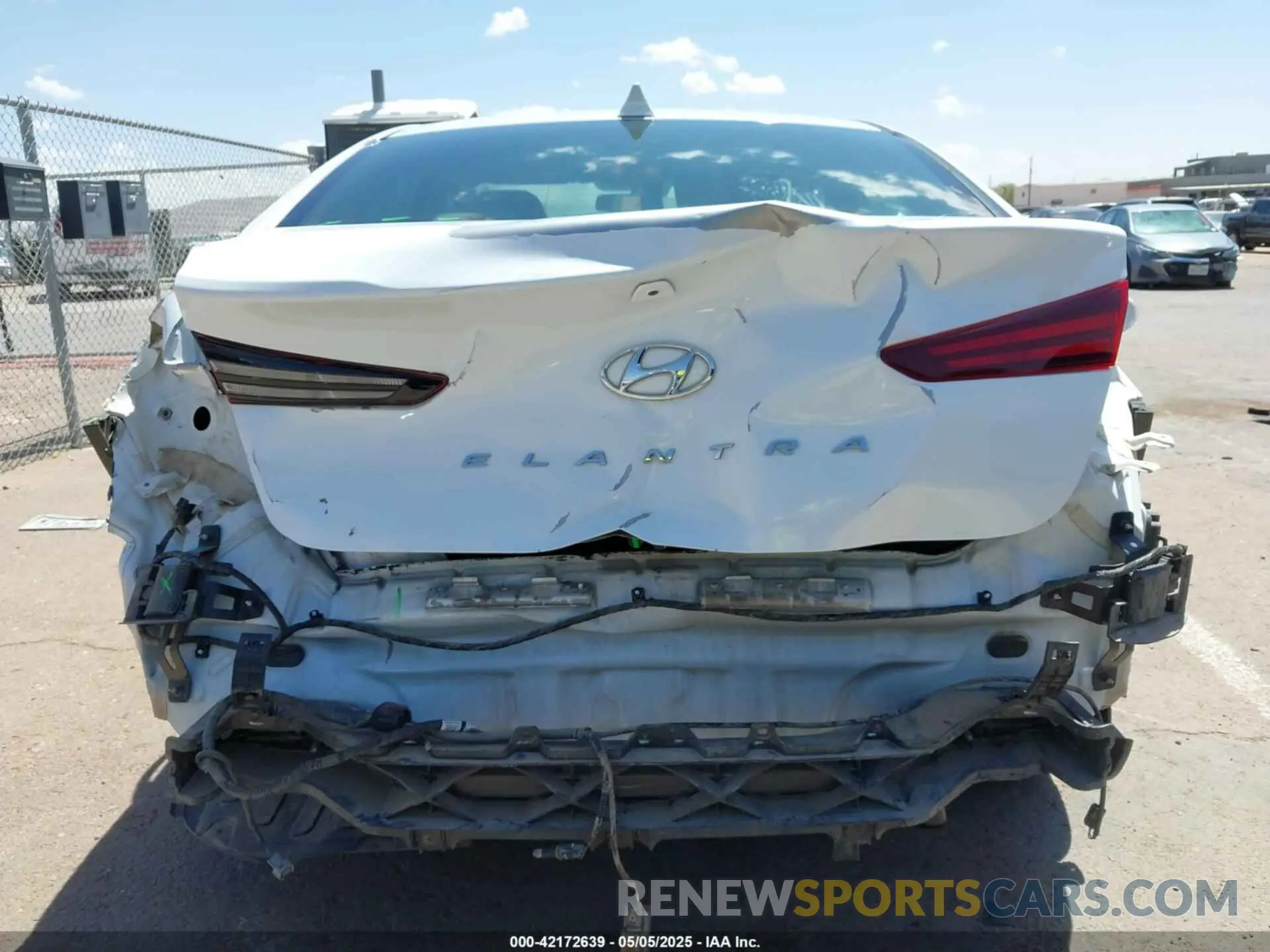 16 fotografías del automóvil dañado 5NPD84LF6KH476759 HYUNDAI ELANTRA 2019