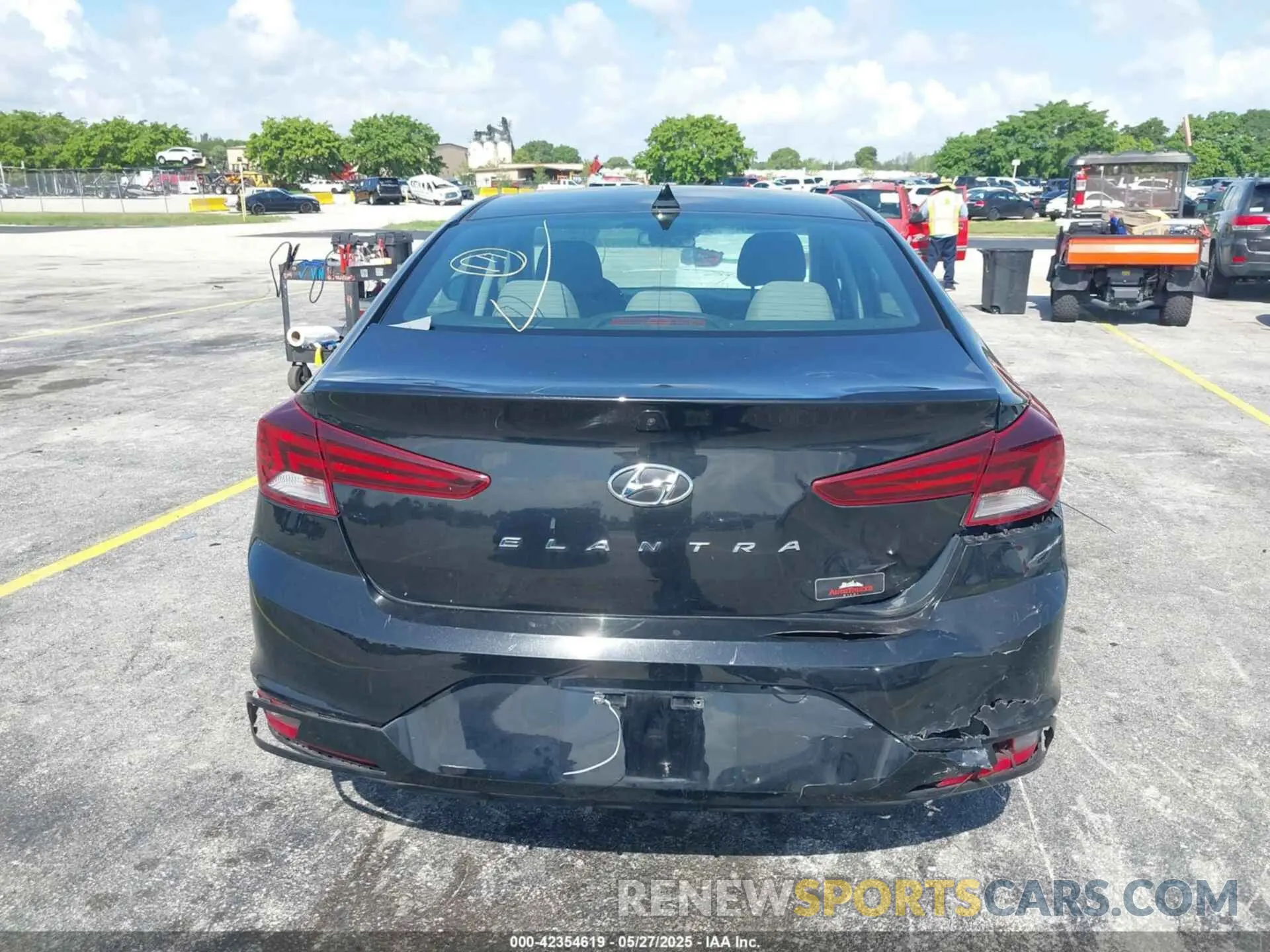 16 fotografías del automóvil dañado 5NPD84LF6KH495005 HYUNDAI ELANTRA 2019