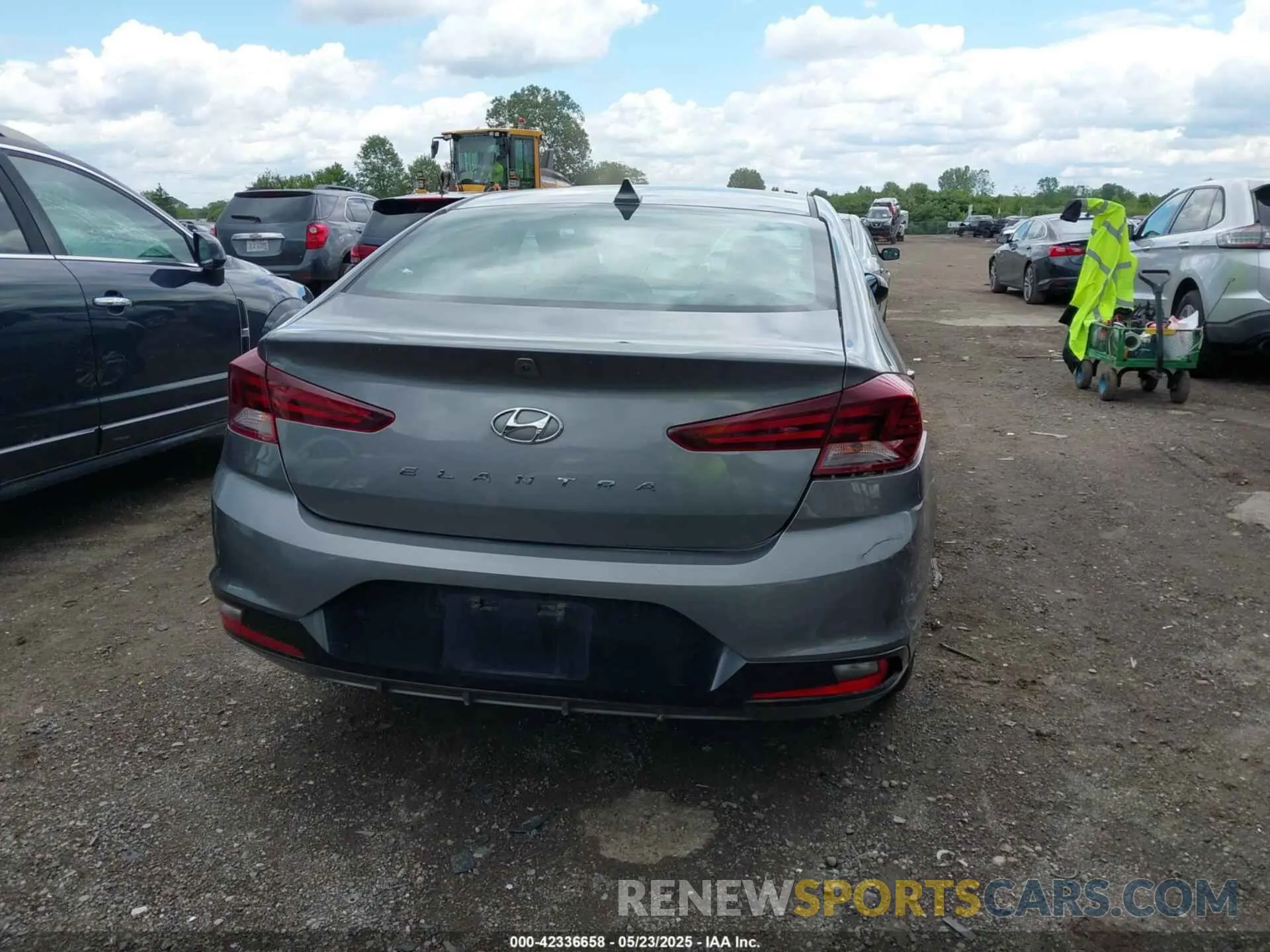17 fotografías del automóvil dañado 5NPD84LF7KH422483 HYUNDAI ELANTRA 2019