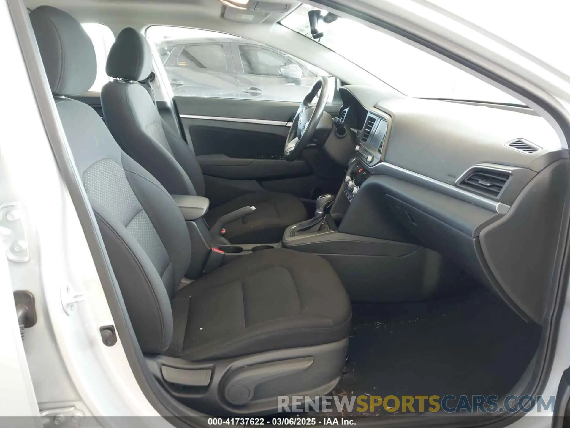 5 fotografías del automóvil dañado 5NPD84LF7KH462904 HYUNDAI ELANTRA 2019