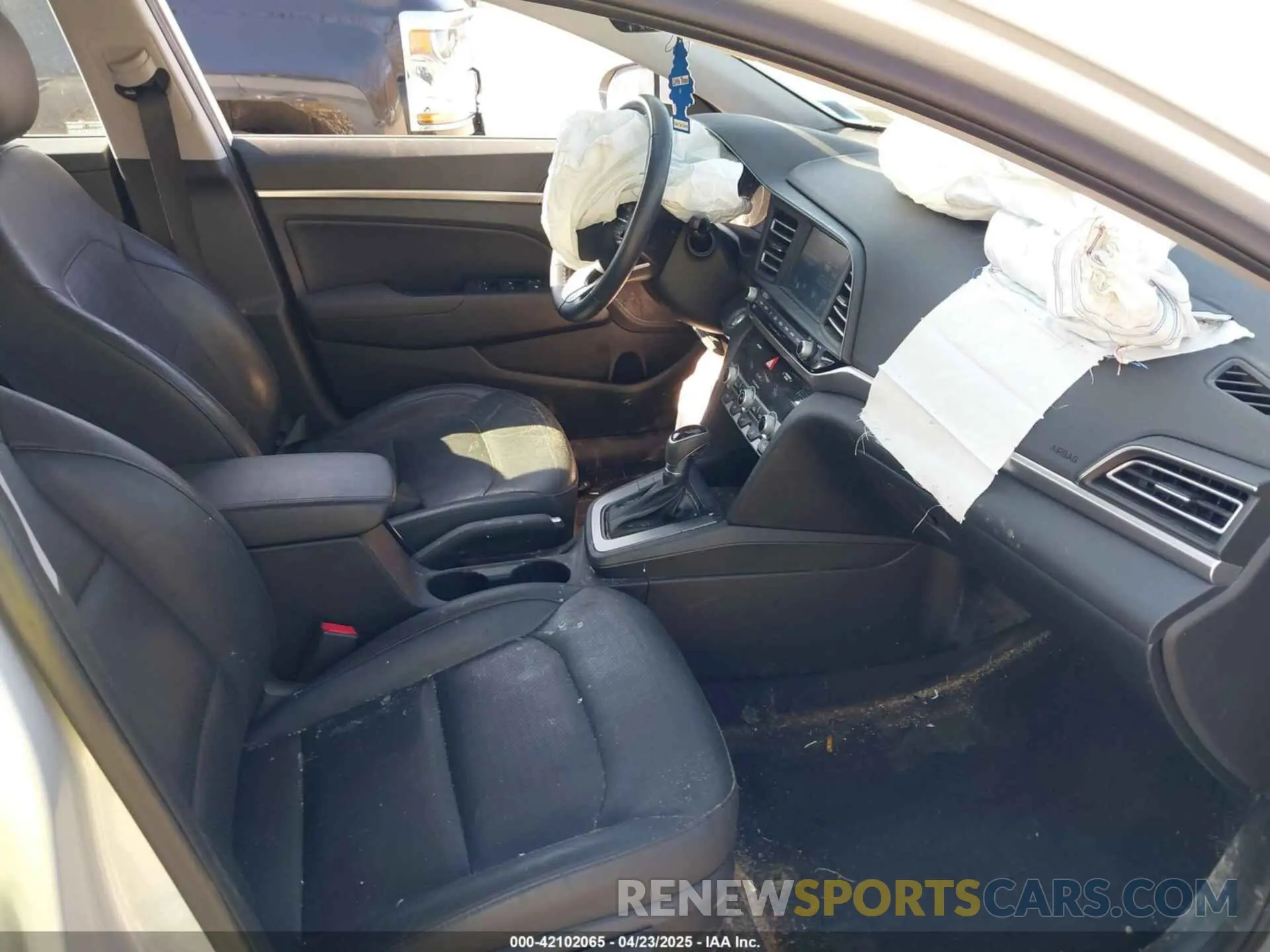 5 fotografías del automóvil dañado 5NPD84LF8KH485835 HYUNDAI ELANTRA 2019