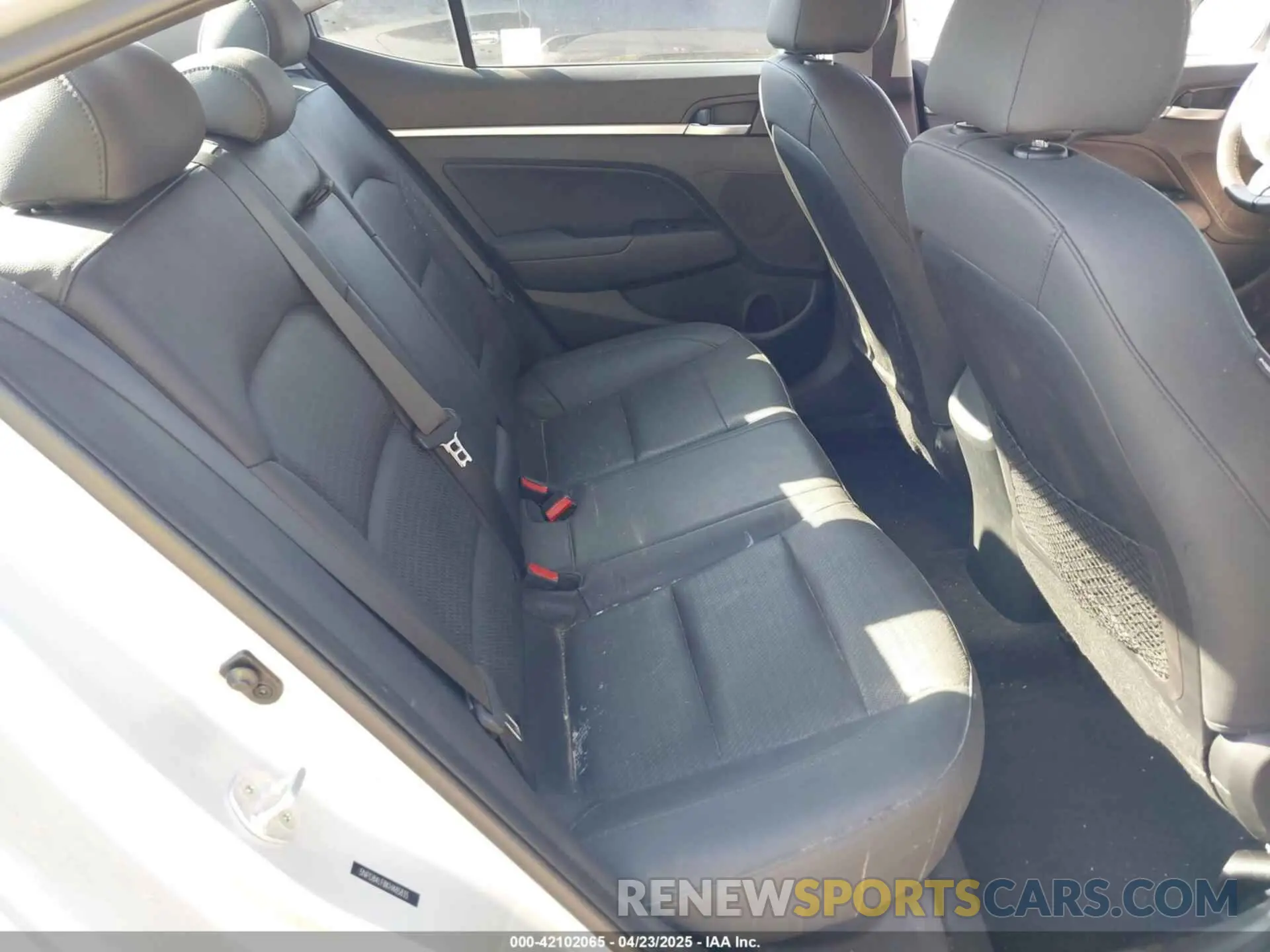 8 fotografías del automóvil dañado 5NPD84LF8KH485835 HYUNDAI ELANTRA 2019