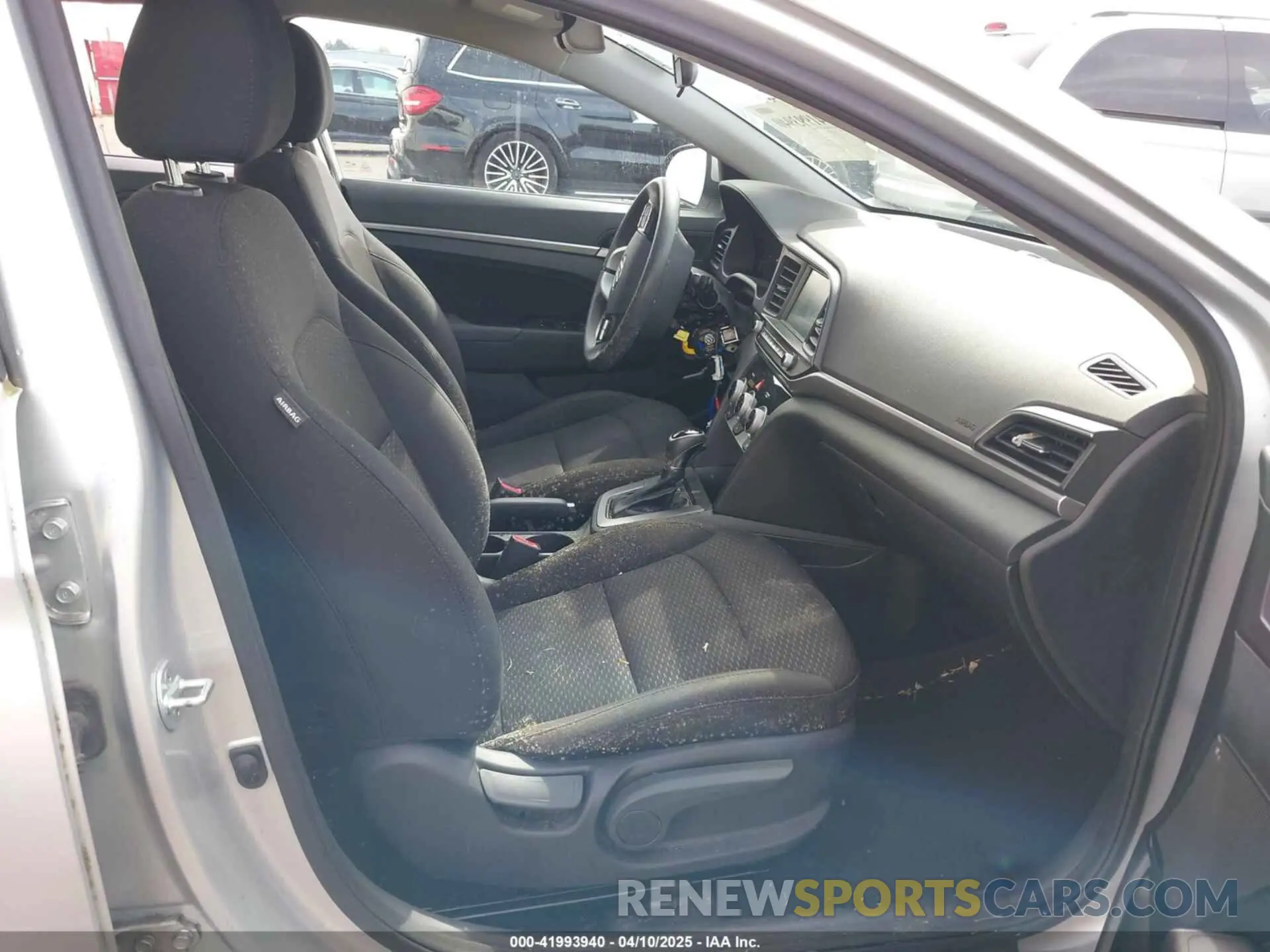 5 fotografías del automóvil dañado 5NPD84LF9KH411100 HYUNDAI ELANTRA 2019