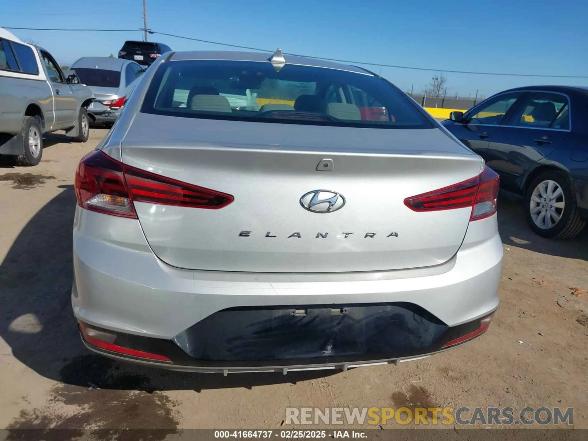 17 fotografías del automóvil dañado 5NPD84LFXKH477039 HYUNDAI ELANTRA 2019