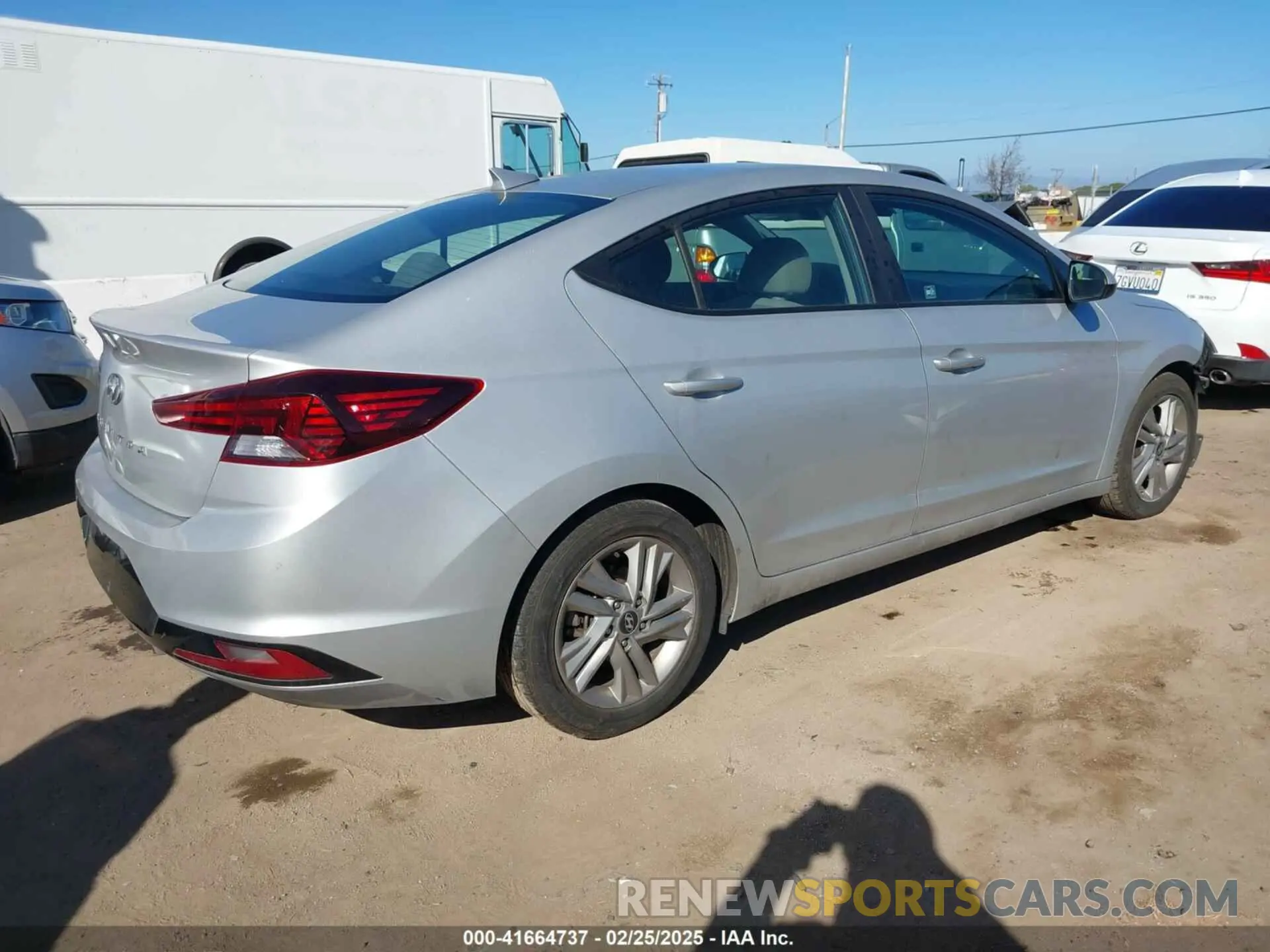 4 fotografías del automóvil dañado 5NPD84LFXKH477039 HYUNDAI ELANTRA 2019