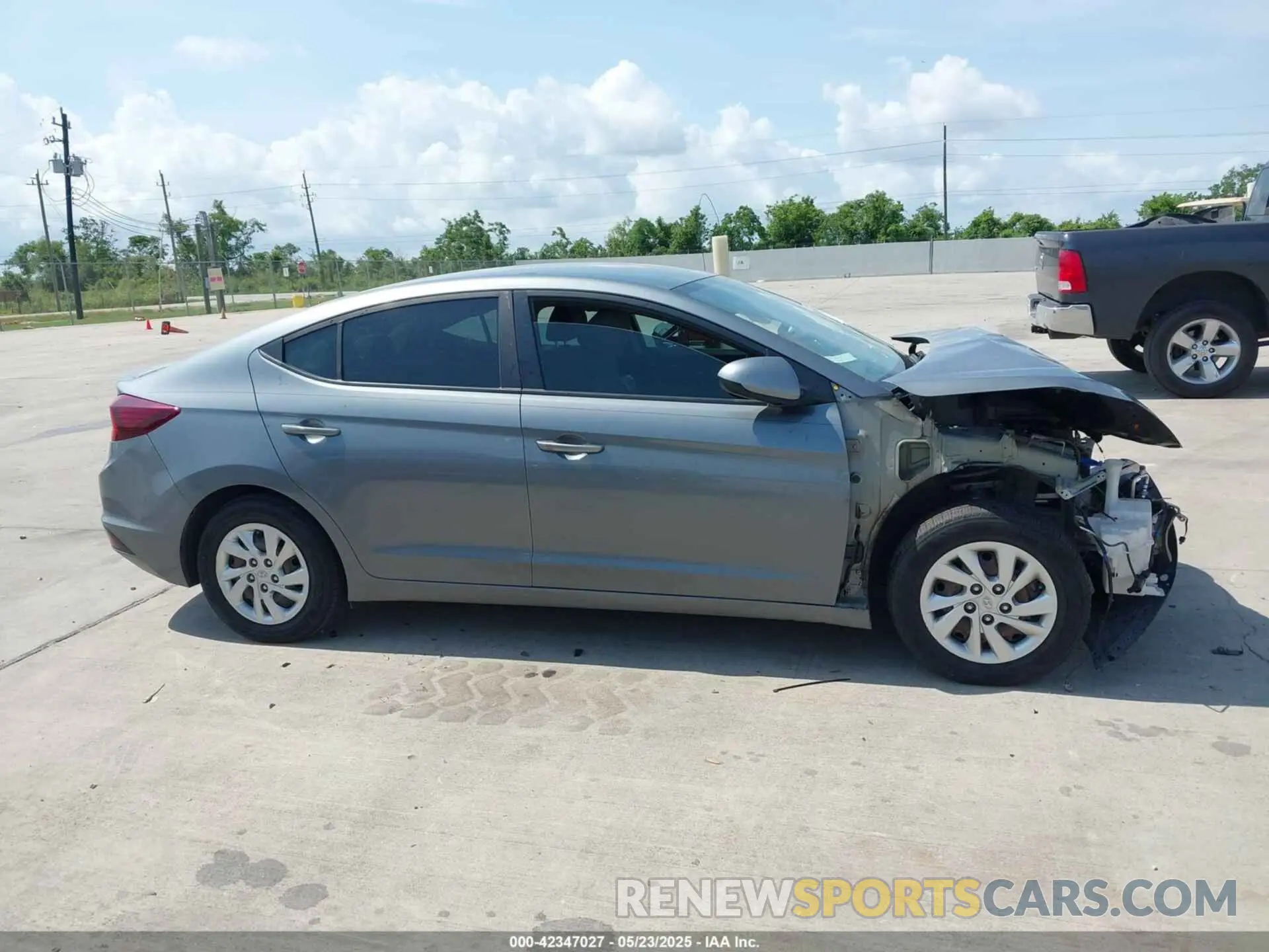 12 fotografías del automóvil dañado KMHD74LF0KU753832 HYUNDAI ELANTRA 2019