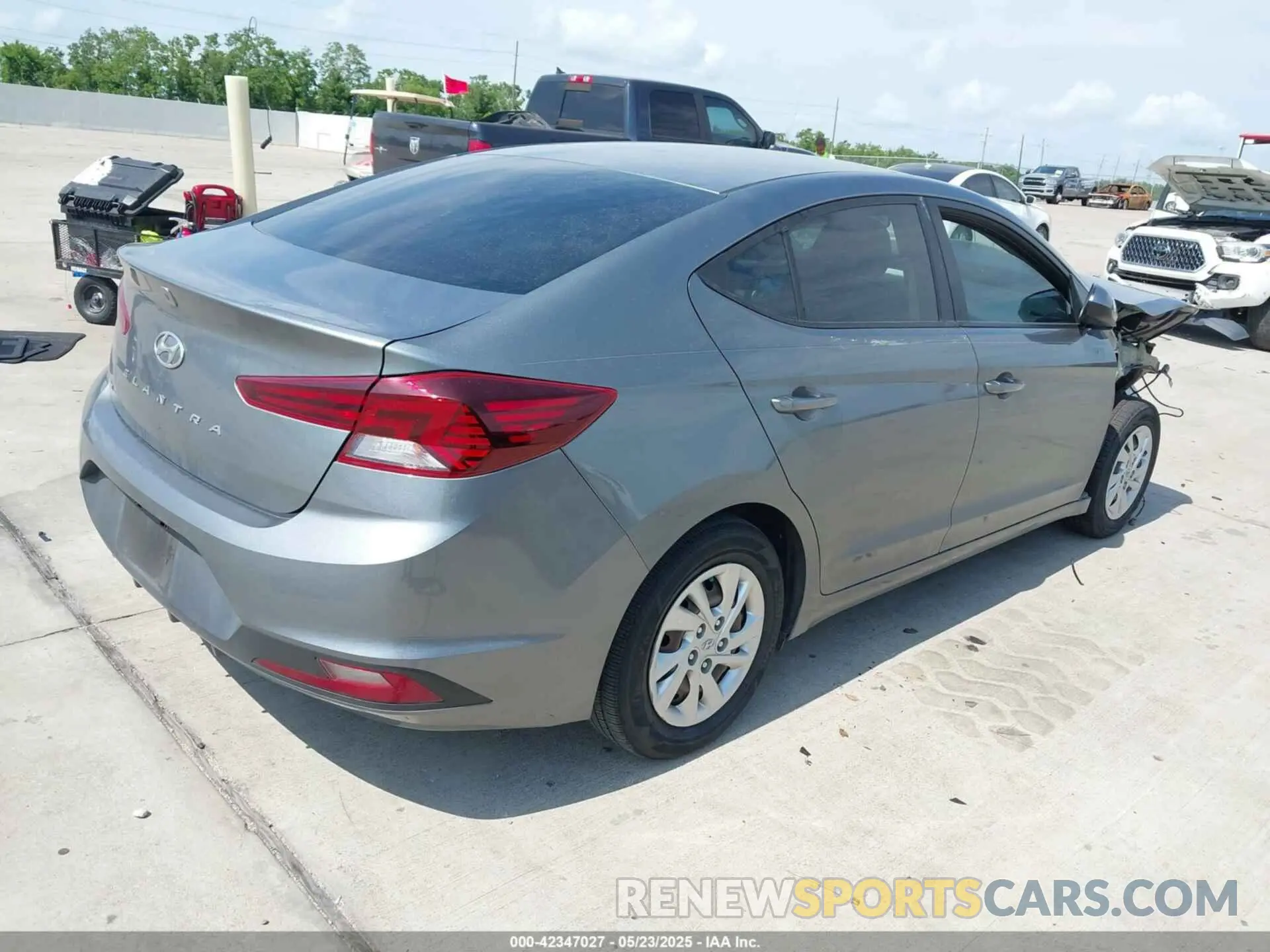4 fotografías del automóvil dañado KMHD74LF0KU753832 HYUNDAI ELANTRA 2019