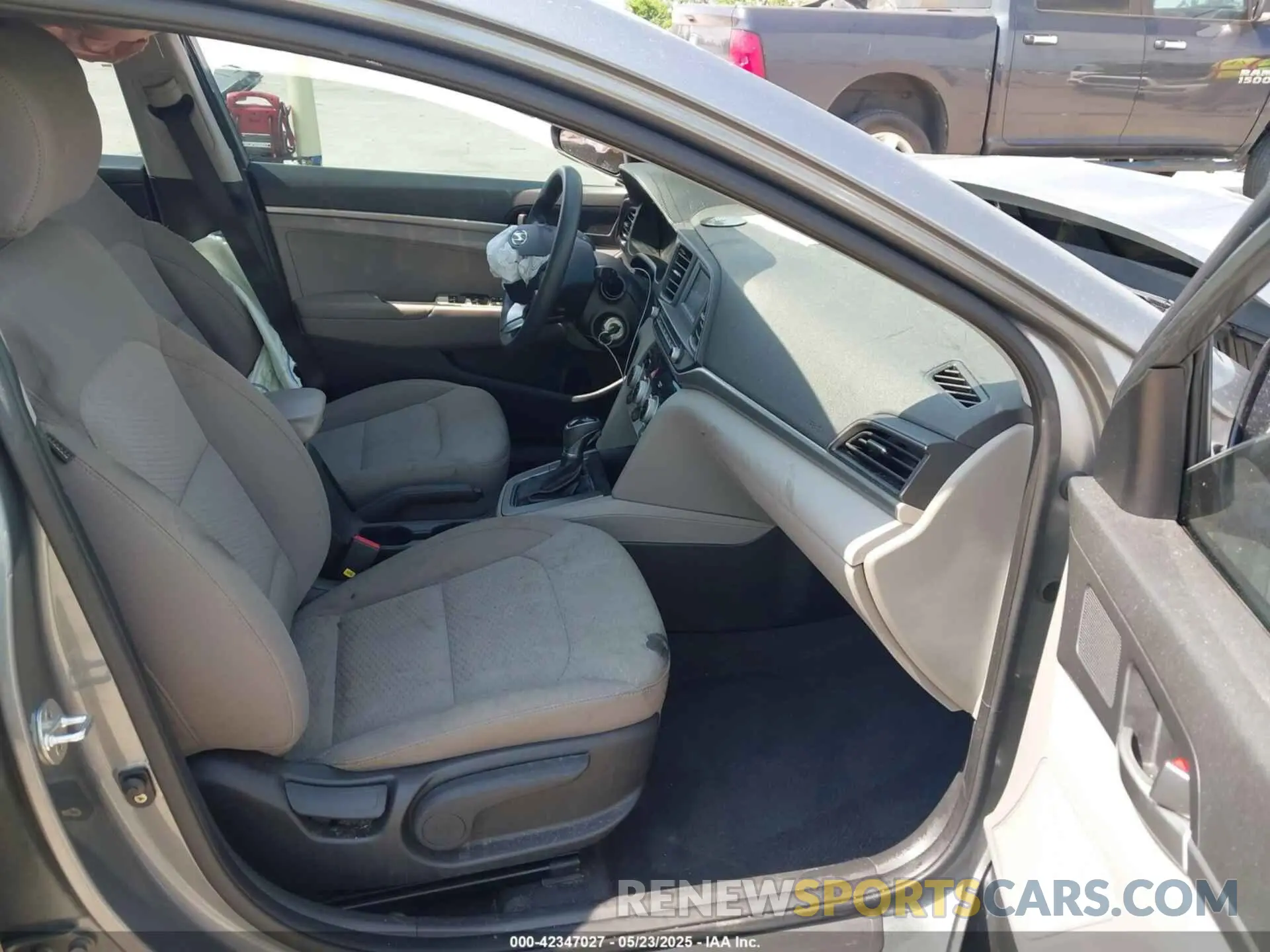 5 fotografías del automóvil dañado KMHD74LF0KU753832 HYUNDAI ELANTRA 2019