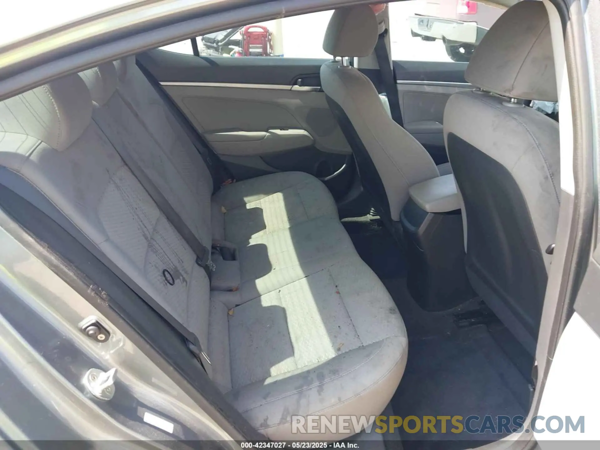 8 fotografías del automóvil dañado KMHD74LF0KU753832 HYUNDAI ELANTRA 2019