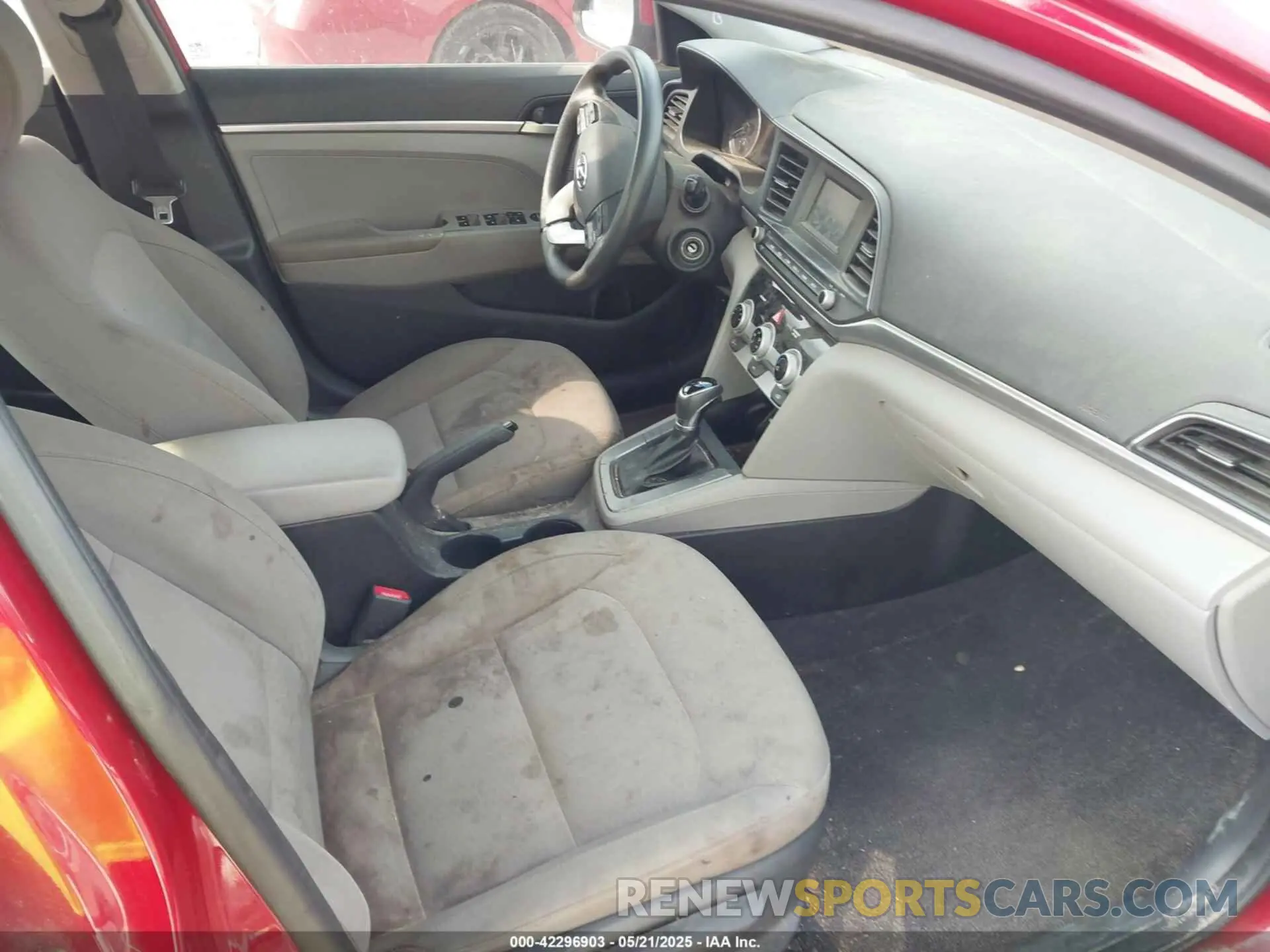 5 fotografías del automóvil dañado KMHD74LF0KU859083 HYUNDAI ELANTRA 2019