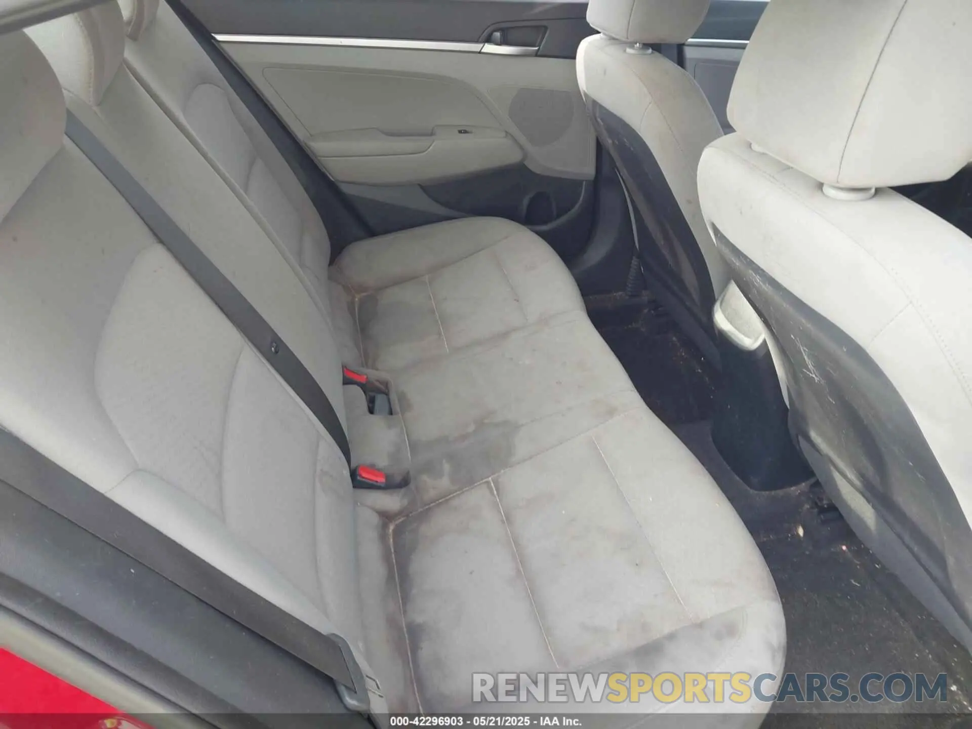 8 fotografías del automóvil dañado KMHD74LF0KU859083 HYUNDAI ELANTRA 2019