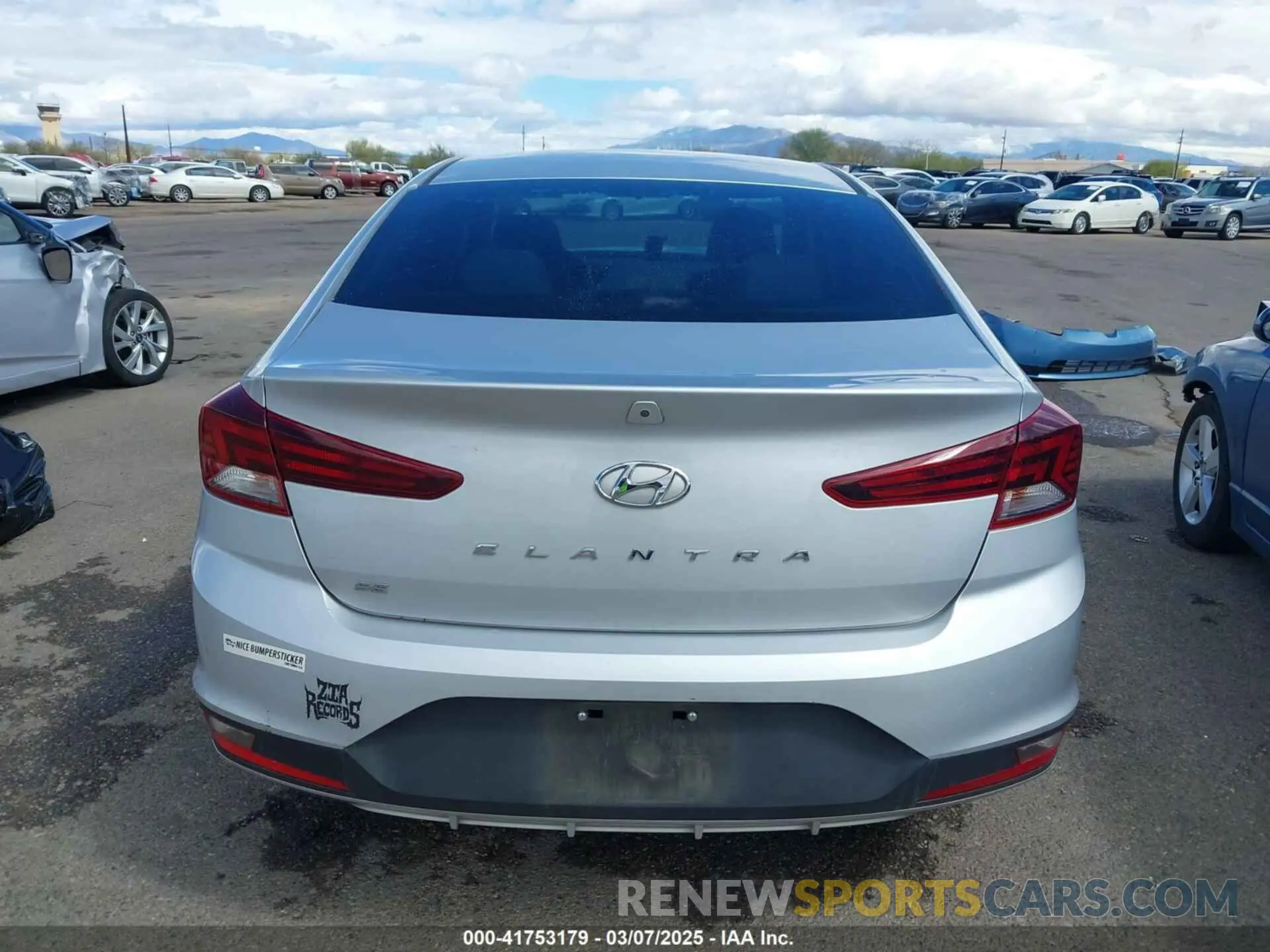 16 fotografías del automóvil dañado KMHD74LF1KU757033 HYUNDAI ELANTRA 2019