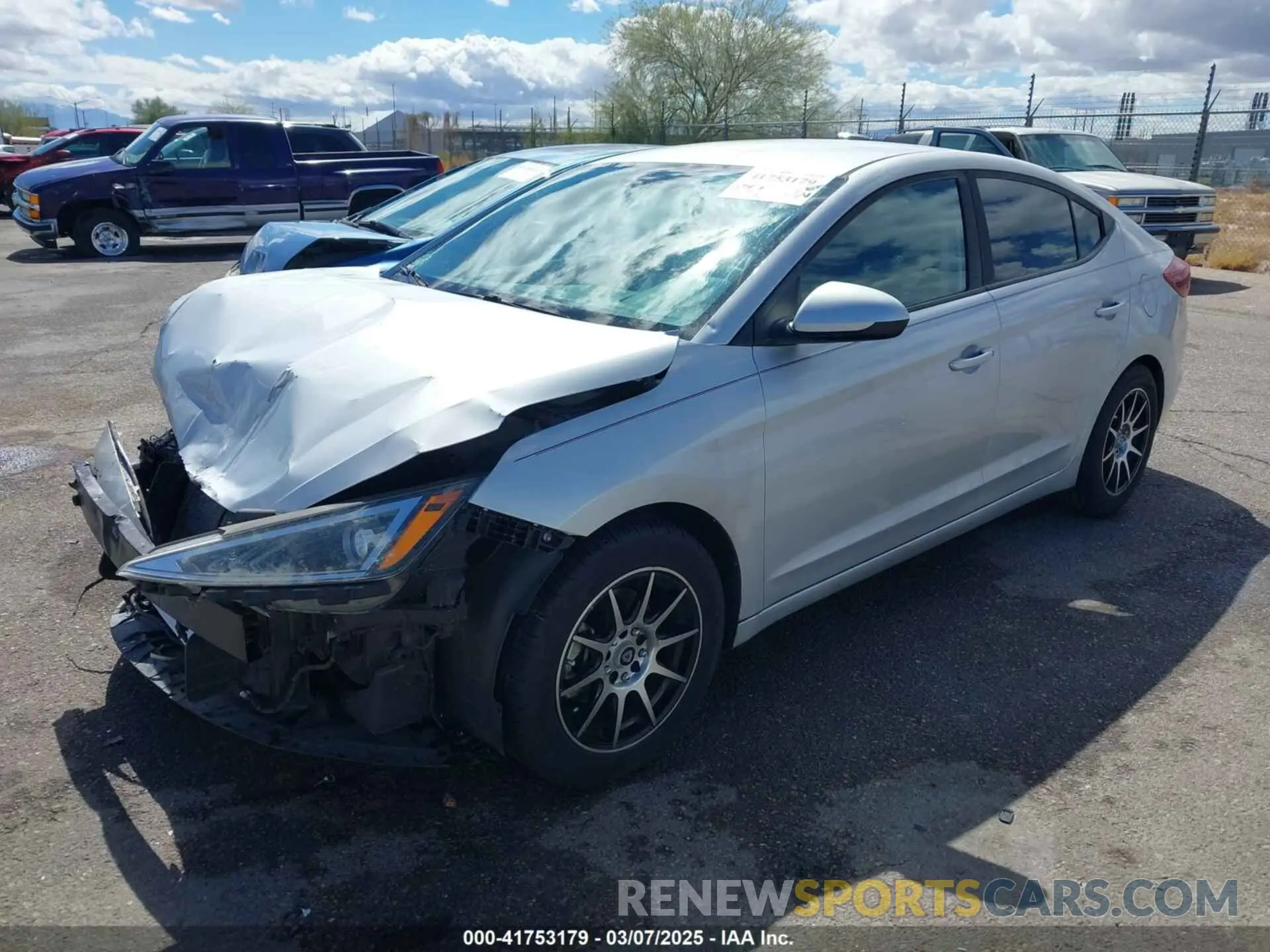 2 fotografías del automóvil dañado KMHD74LF1KU757033 HYUNDAI ELANTRA 2019