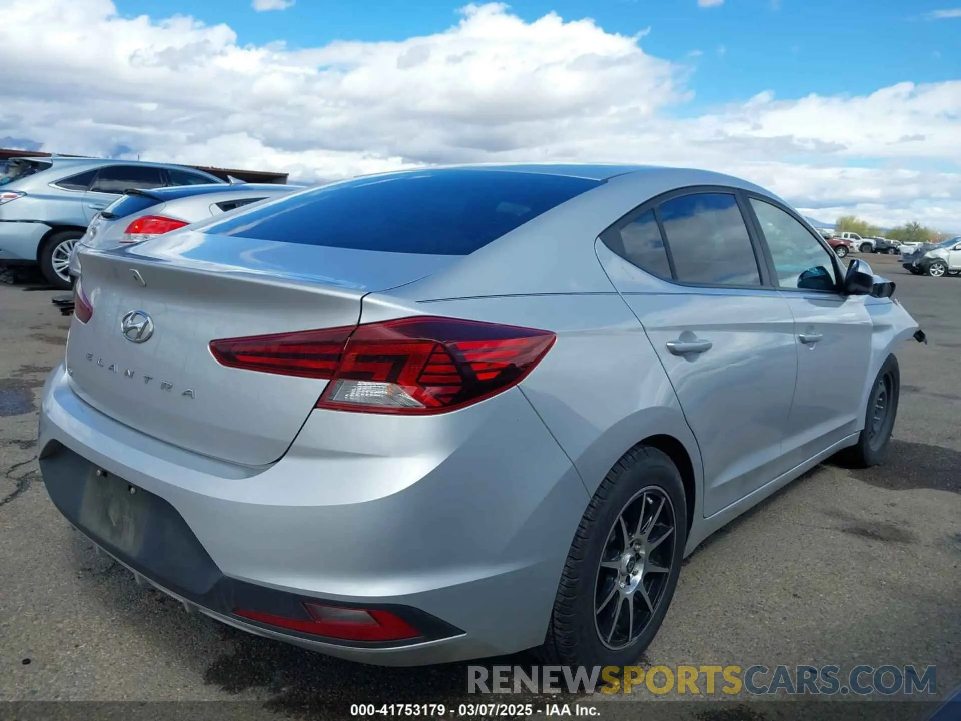 4 fotografías del automóvil dañado KMHD74LF1KU757033 HYUNDAI ELANTRA 2019