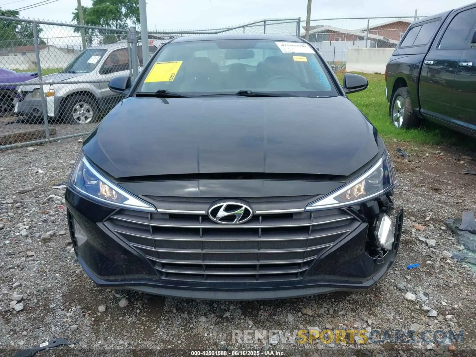 12 fotografías del automóvil dañado KMHD74LF1KU775497 HYUNDAI ELANTRA 2019