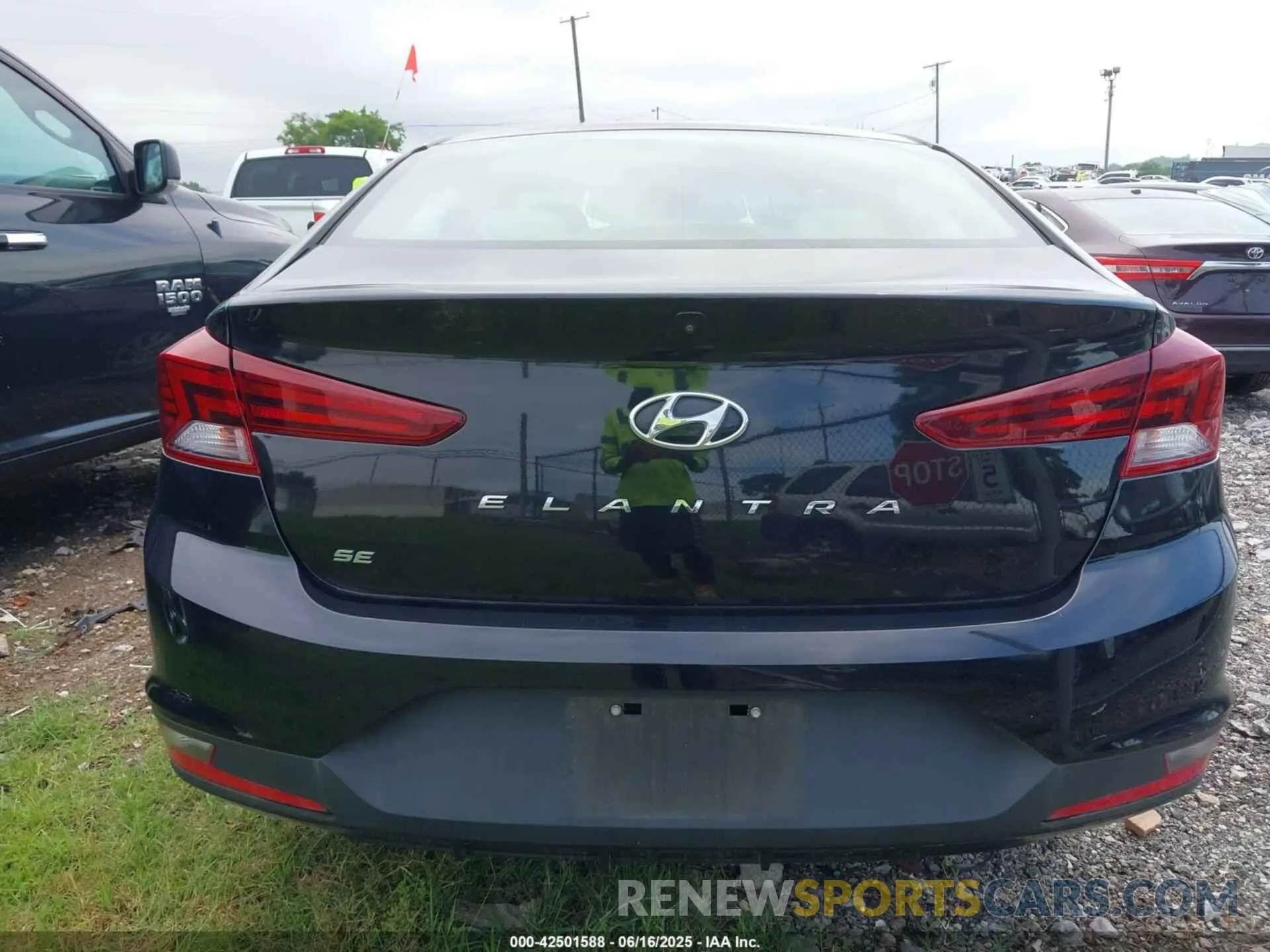 16 fotografías del automóvil dañado KMHD74LF1KU775497 HYUNDAI ELANTRA 2019
