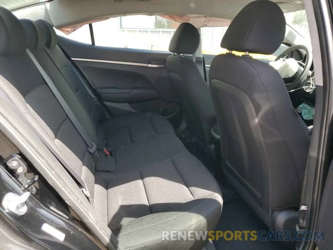 10 fotografías del automóvil dañado KMHD74LF1KU777945 HYUNDAI ELANTRA 2019