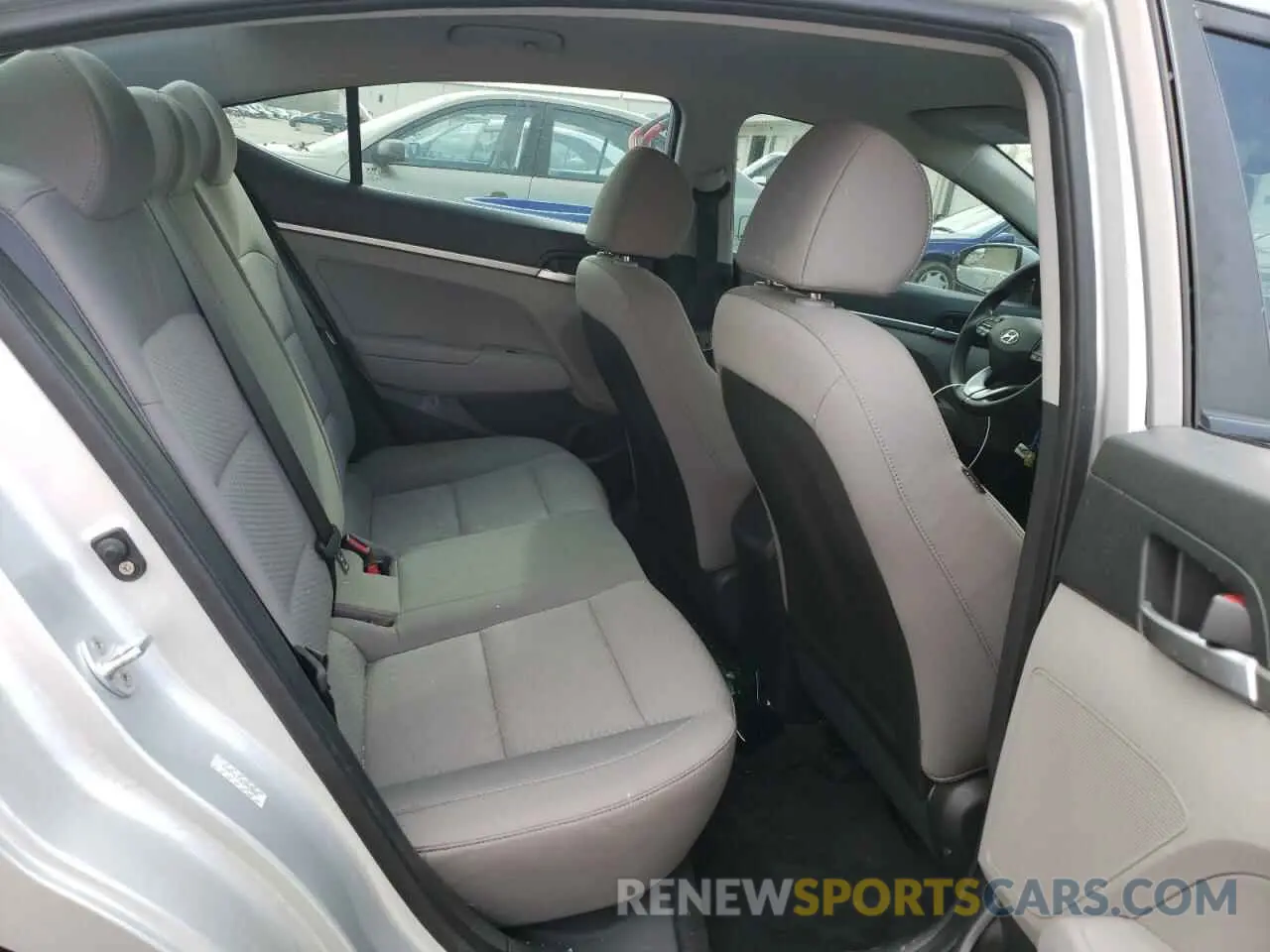 10 fotografías del automóvil dañado KMHD74LF2KU752455 HYUNDAI ELANTRA 2019