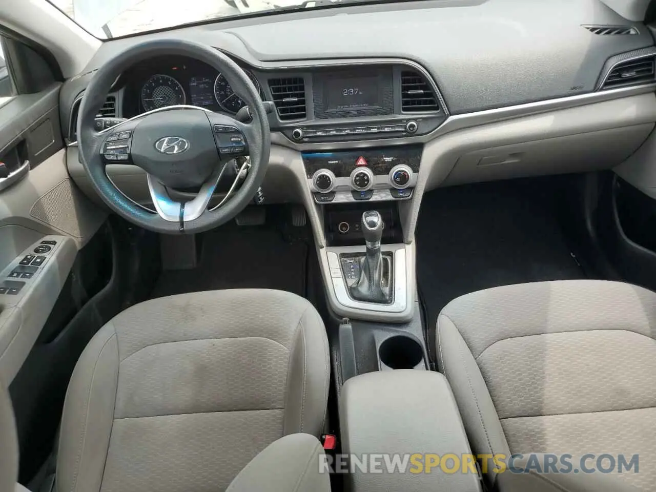 8 fotografías del automóvil dañado KMHD74LF2KU815389 HYUNDAI ELANTRA 2019