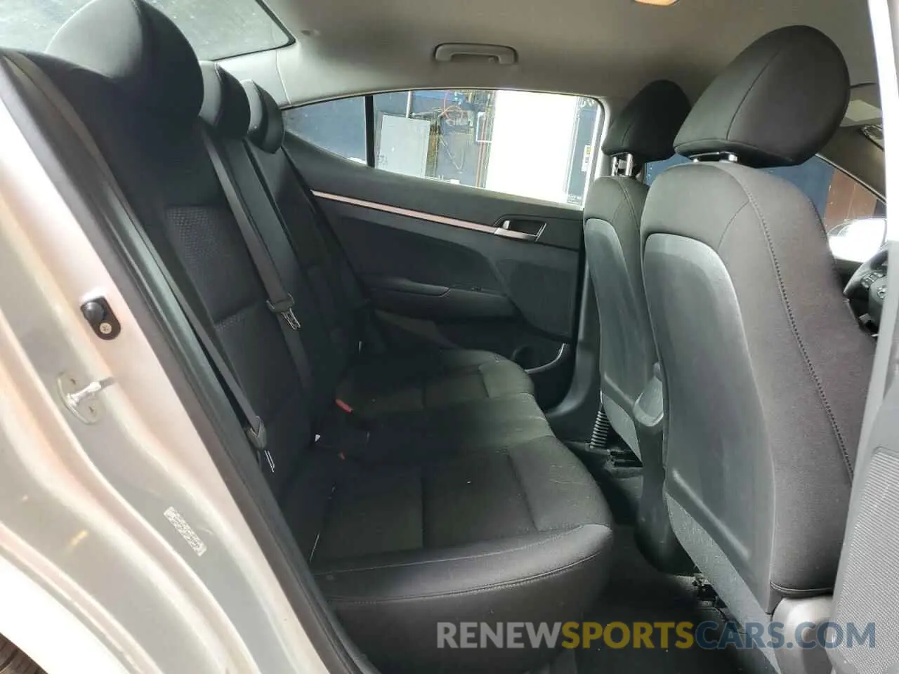 10 fotografías del automóvil dañado KMHD74LF3KU863869 HYUNDAI ELANTRA 2019
