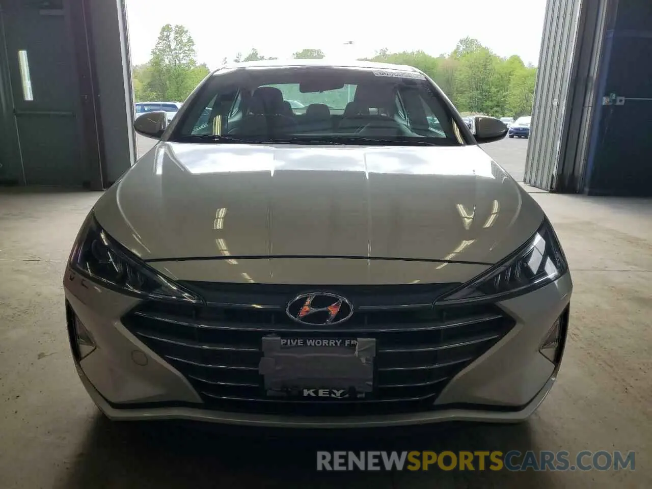 5 fotografías del automóvil dañado KMHD74LF3KU863869 HYUNDAI ELANTRA 2019