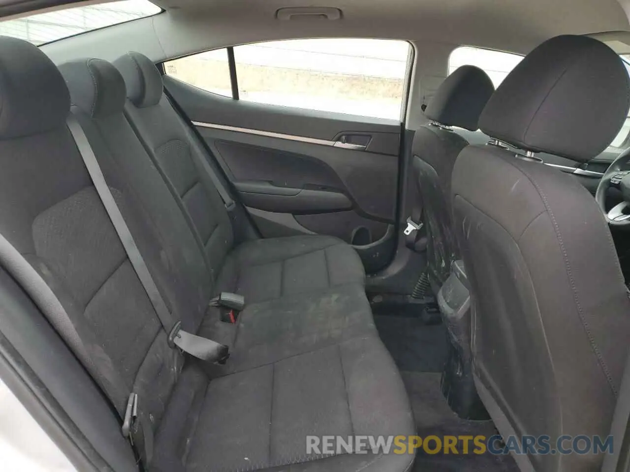 10 fotografías del automóvil dañado KMHD74LF5KU876557 HYUNDAI ELANTRA 2019