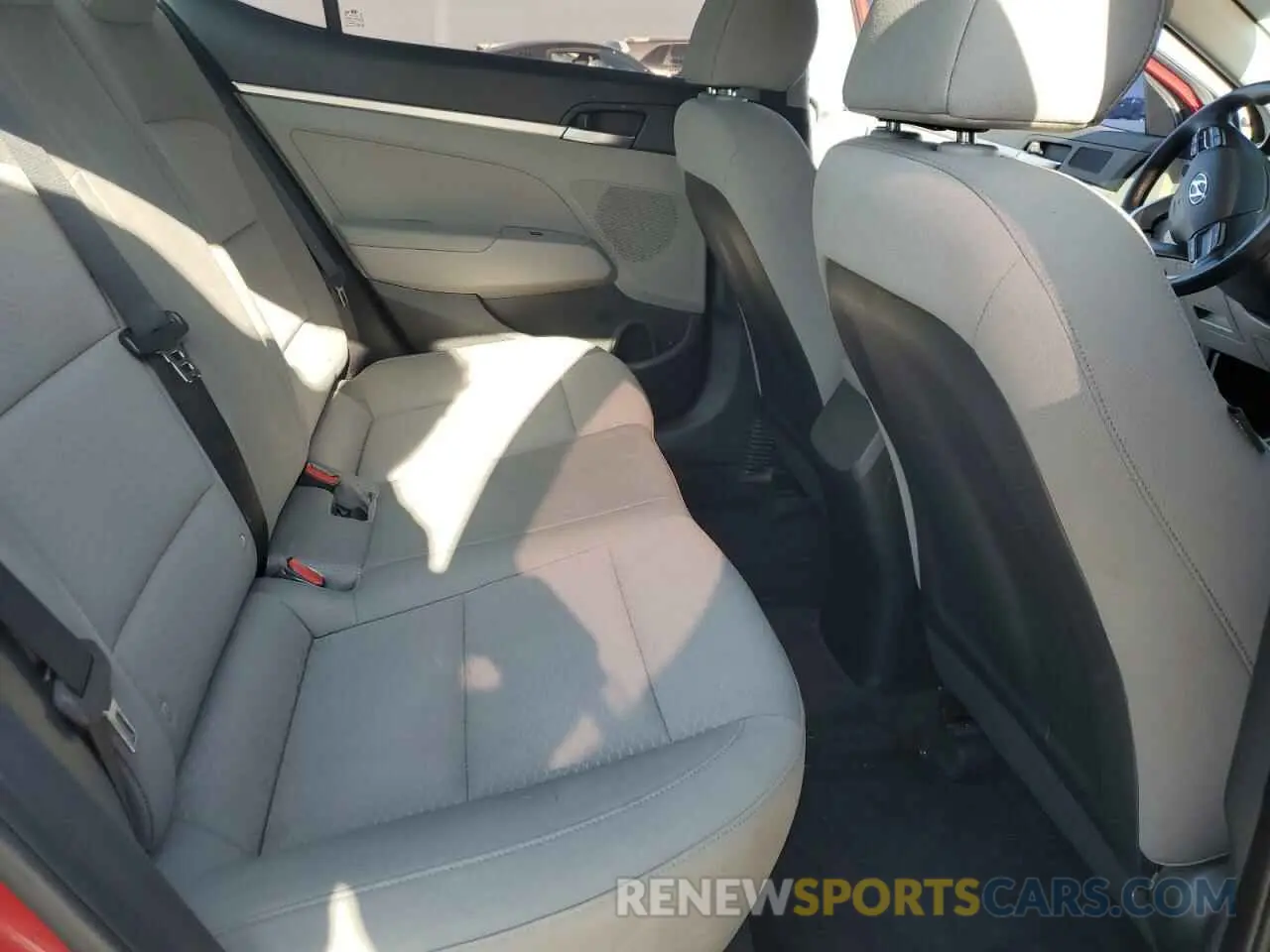 10 fotografías del automóvil dañado KMHD74LF6KU855118 HYUNDAI ELANTRA 2019