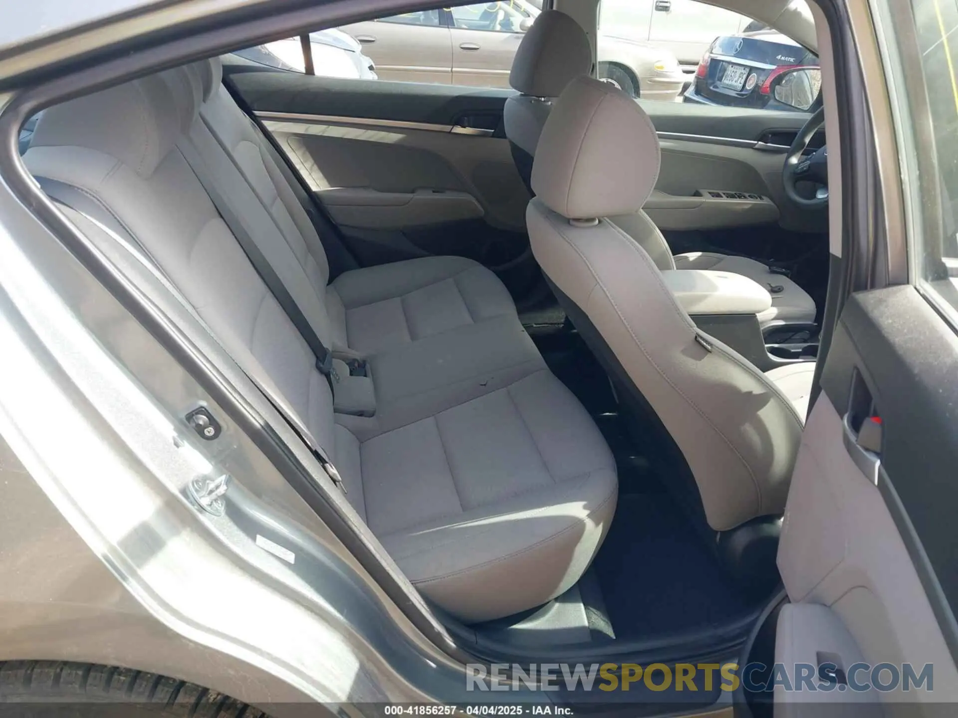 8 fotografías del automóvil dañado KMHD74LF7KU789081 HYUNDAI ELANTRA 2019