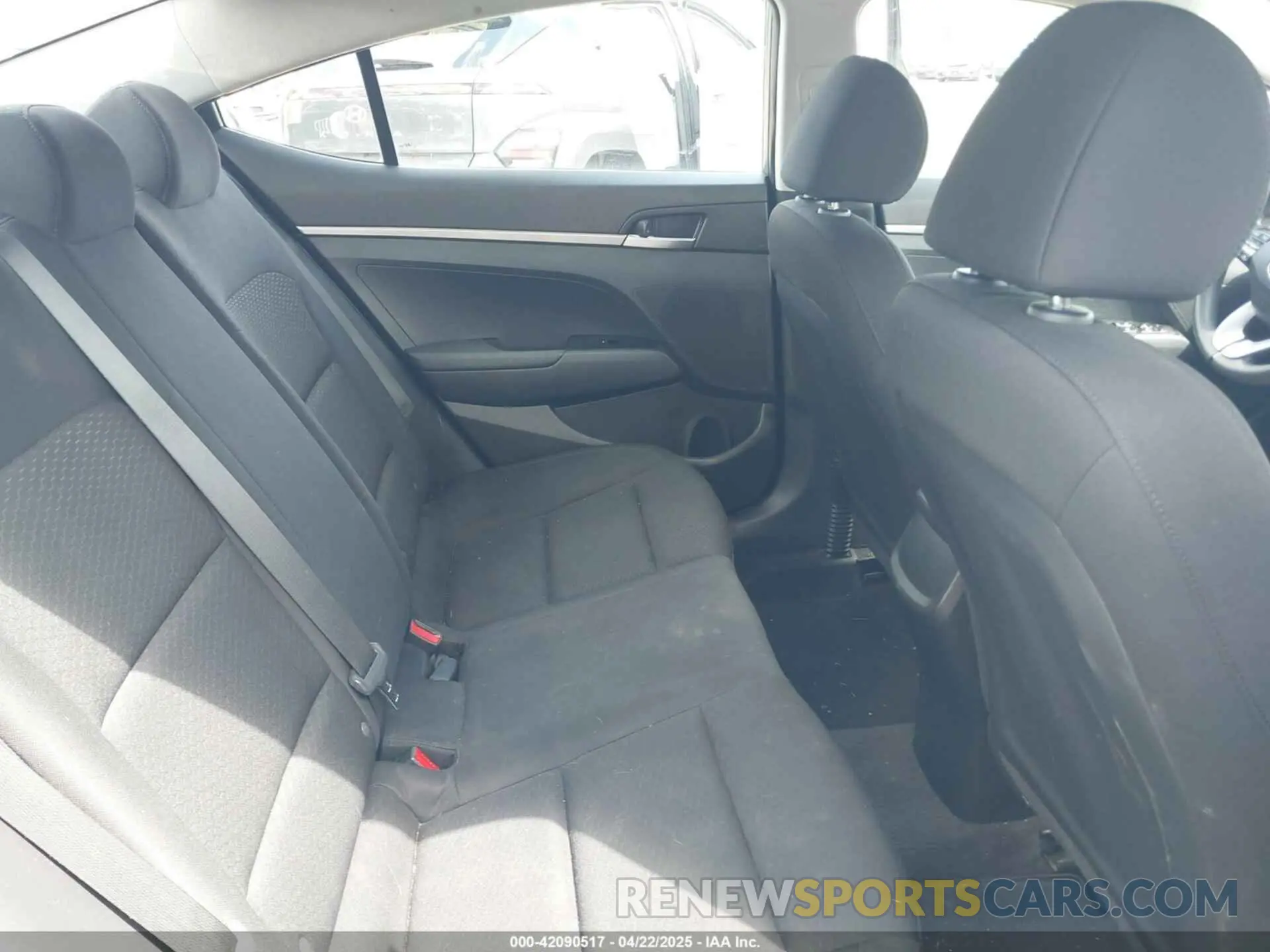 8 fotografías del automóvil dañado KMHD74LF9KU752839 HYUNDAI ELANTRA 2019