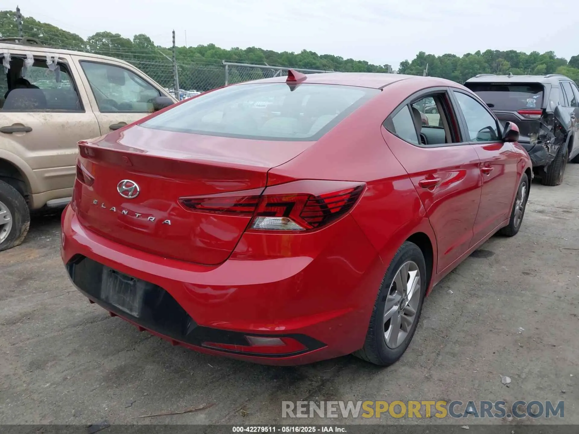 4 fotografías del automóvil dañado KMHD84LF0KU764701 HYUNDAI ELANTRA 2019