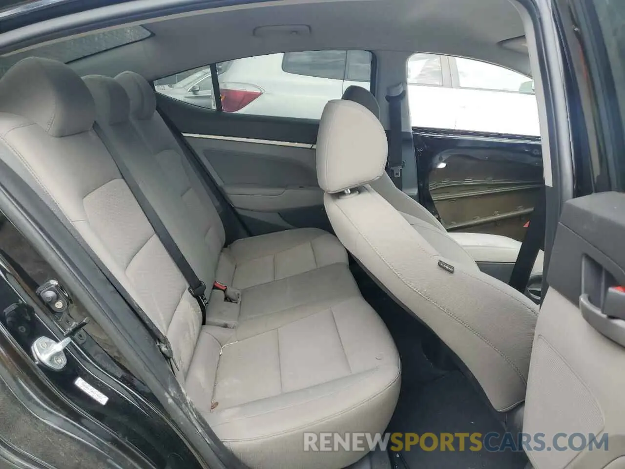 10 fotografías del automóvil dañado KMHD84LF0KU779361 HYUNDAI ELANTRA 2019