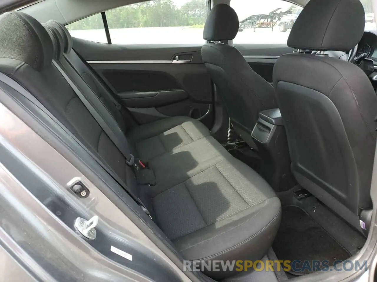 10 fotografías del automóvil dañado KMHD84LF1KU786996 HYUNDAI ELANTRA 2019