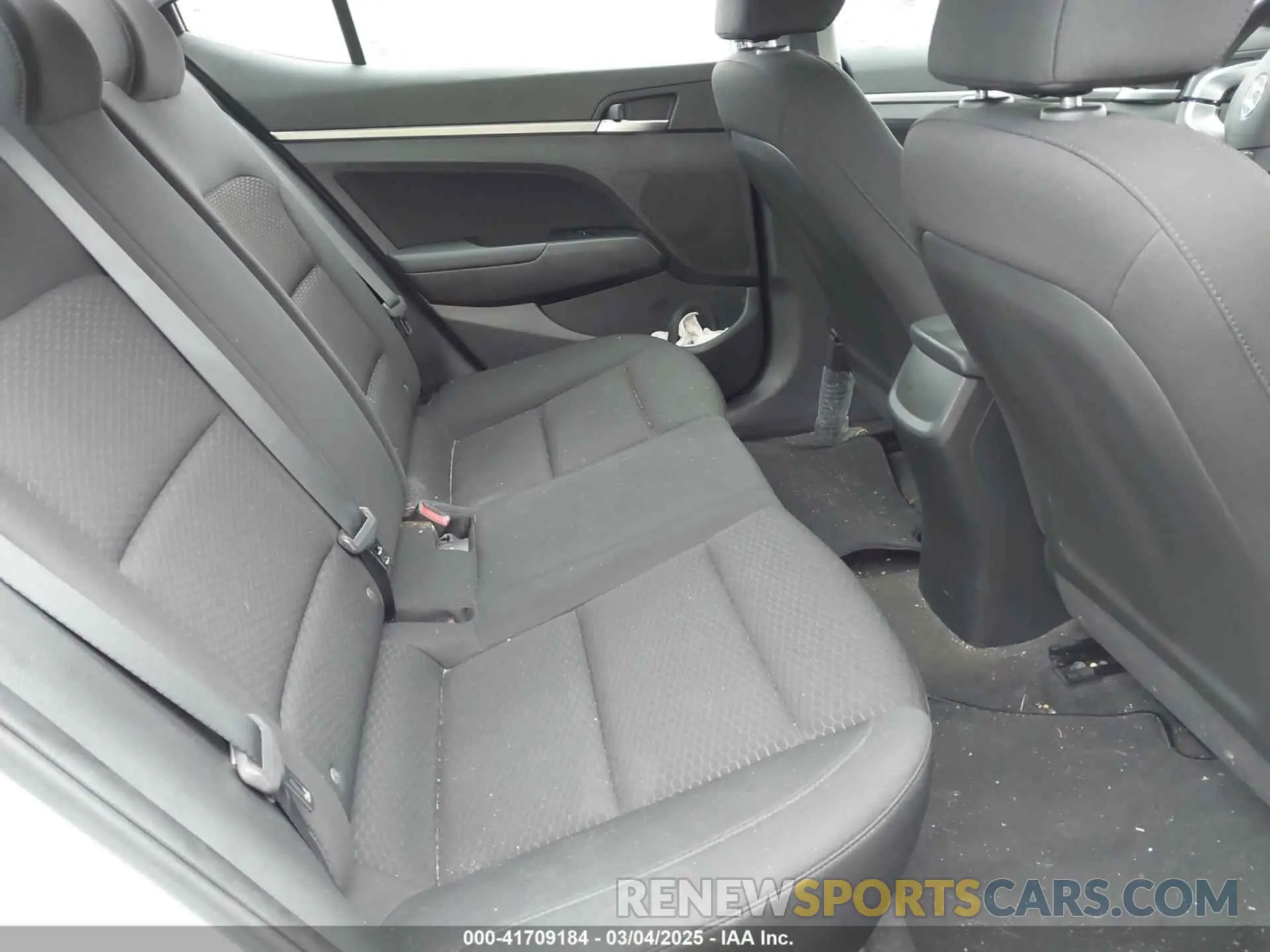 8 fotografías del automóvil dañado KMHD84LF1KU792720 HYUNDAI ELANTRA 2019