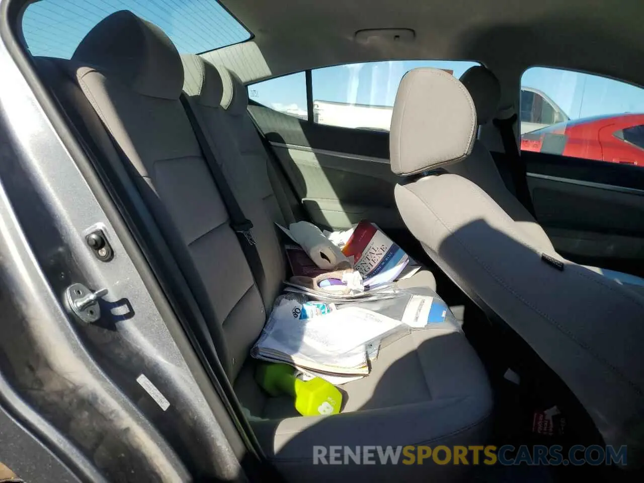 10 fotografías del automóvil dañado KMHD84LF1KU877802 HYUNDAI ELANTRA 2019
