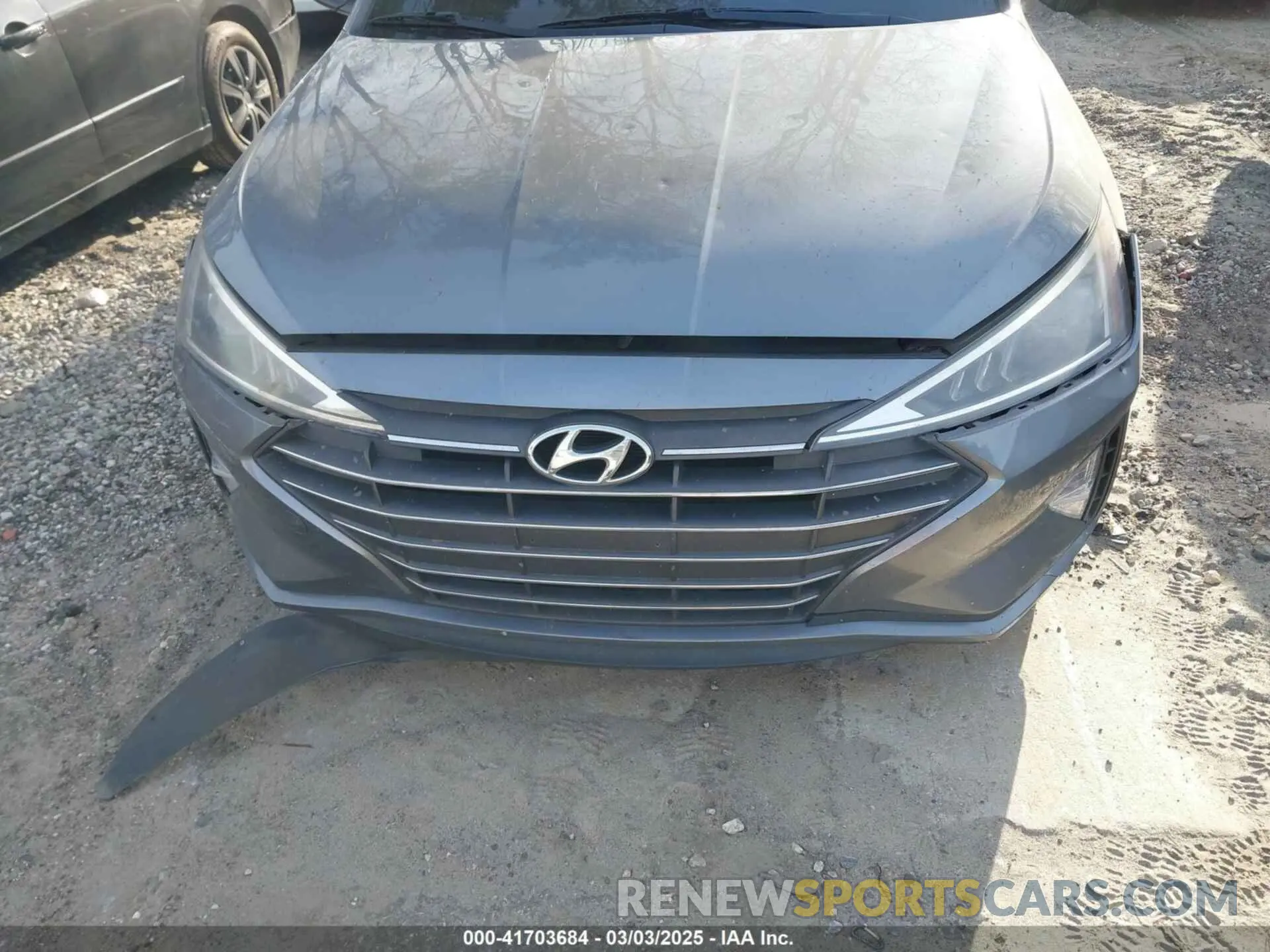 11 fotografías del automóvil dañado KMHD84LF2KU823697 HYUNDAI ELANTRA 2019