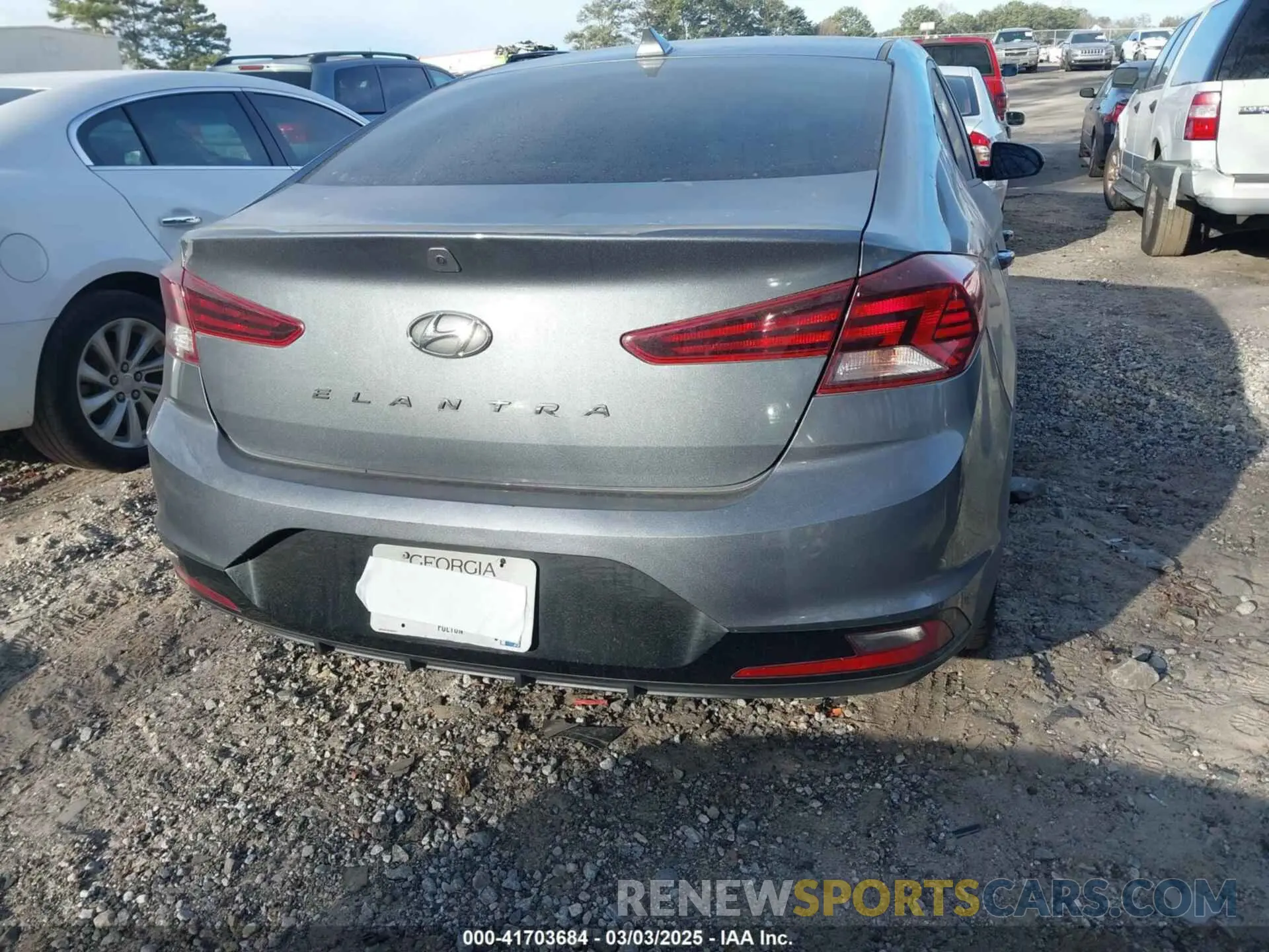 15 fotografías del automóvil dañado KMHD84LF2KU823697 HYUNDAI ELANTRA 2019