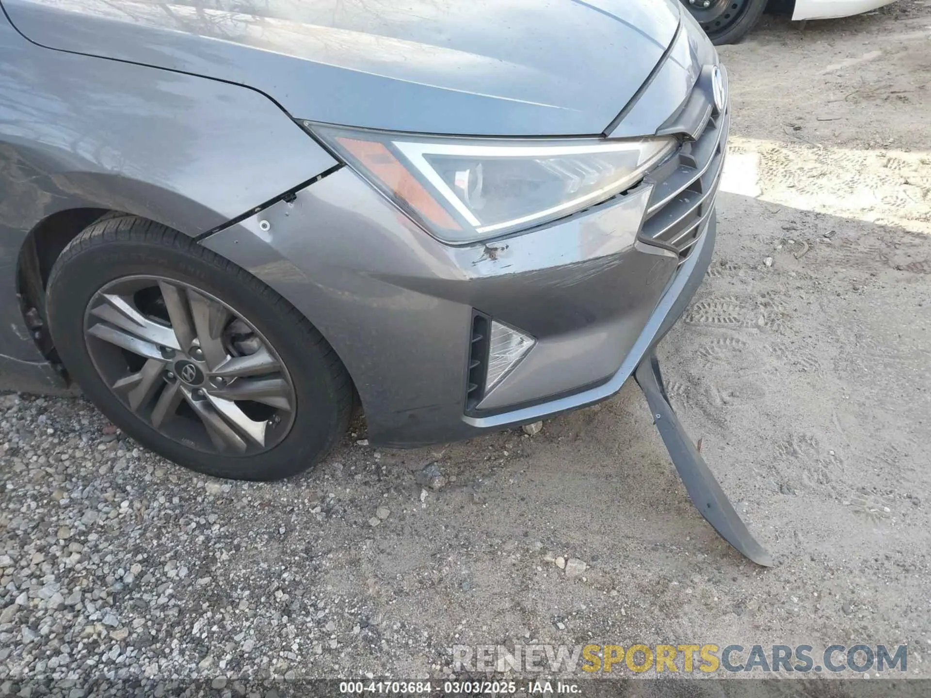 16 fotografías del automóvil dañado KMHD84LF2KU823697 HYUNDAI ELANTRA 2019