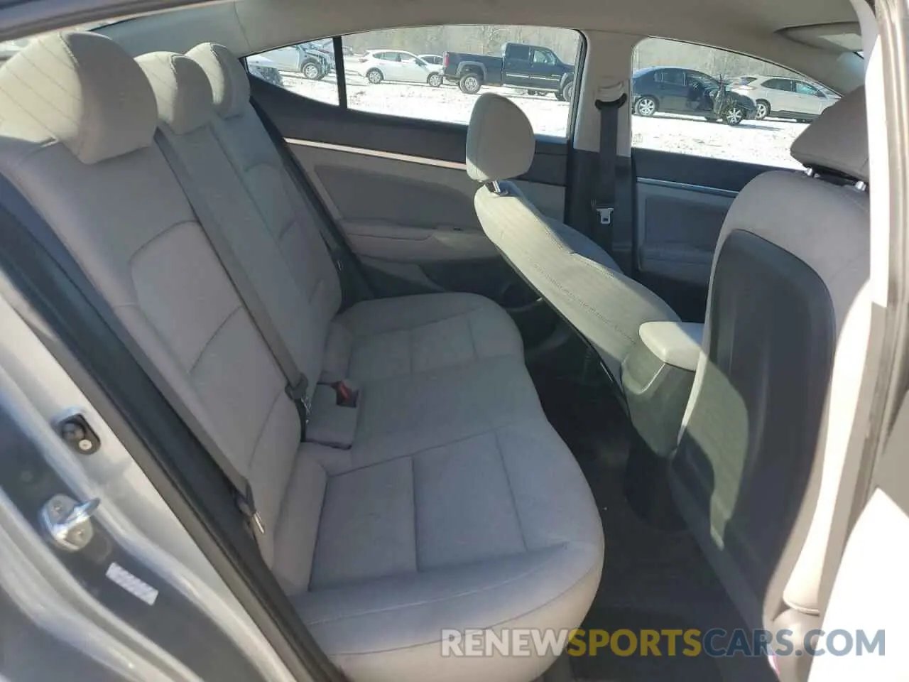 10 fotografías del automóvil dañado KMHD84LF3KU737458 HYUNDAI ELANTRA 2019