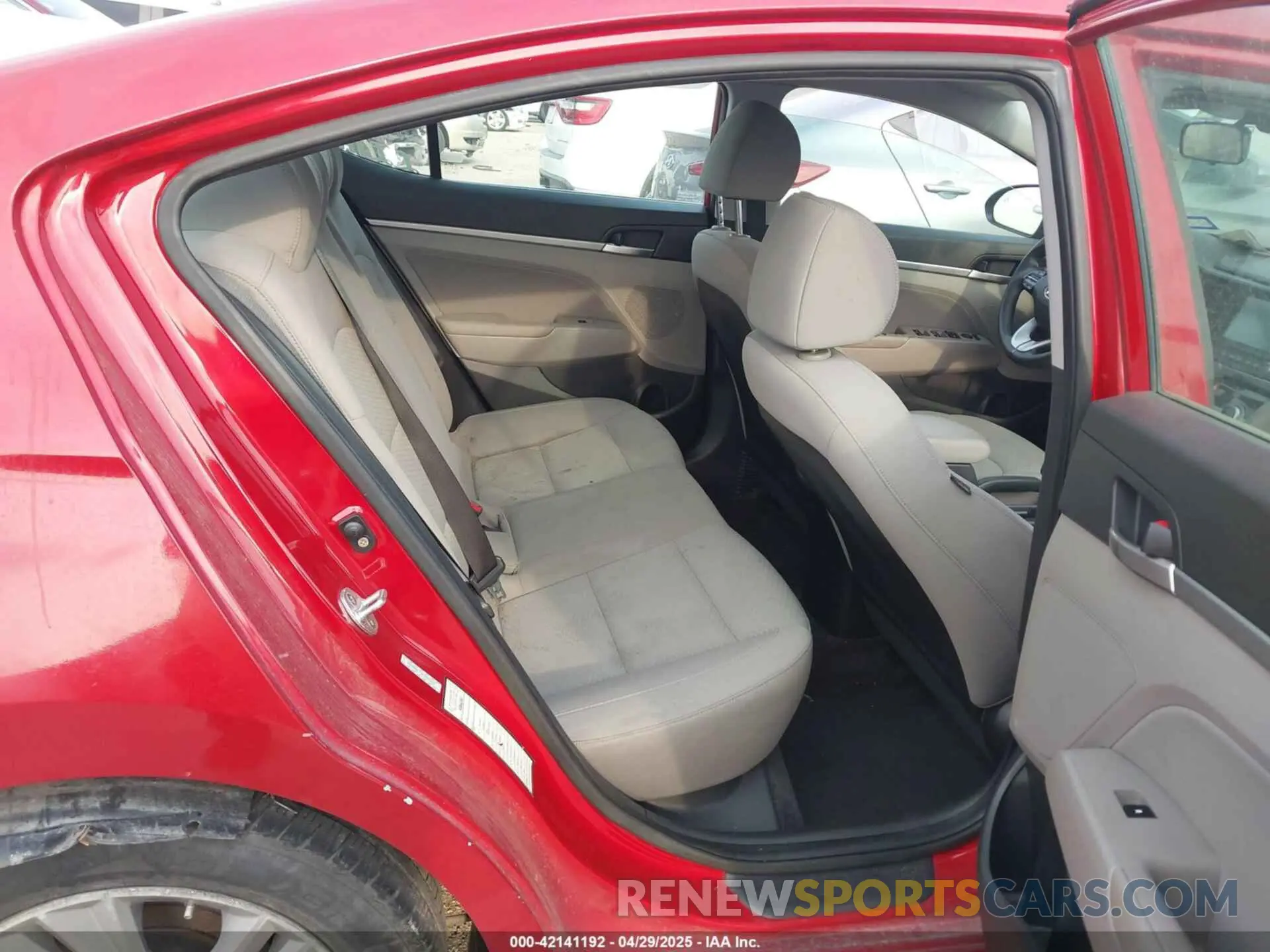 8 fotografías del automóvil dañado KMHD84LF3KU741672 HYUNDAI ELANTRA 2019