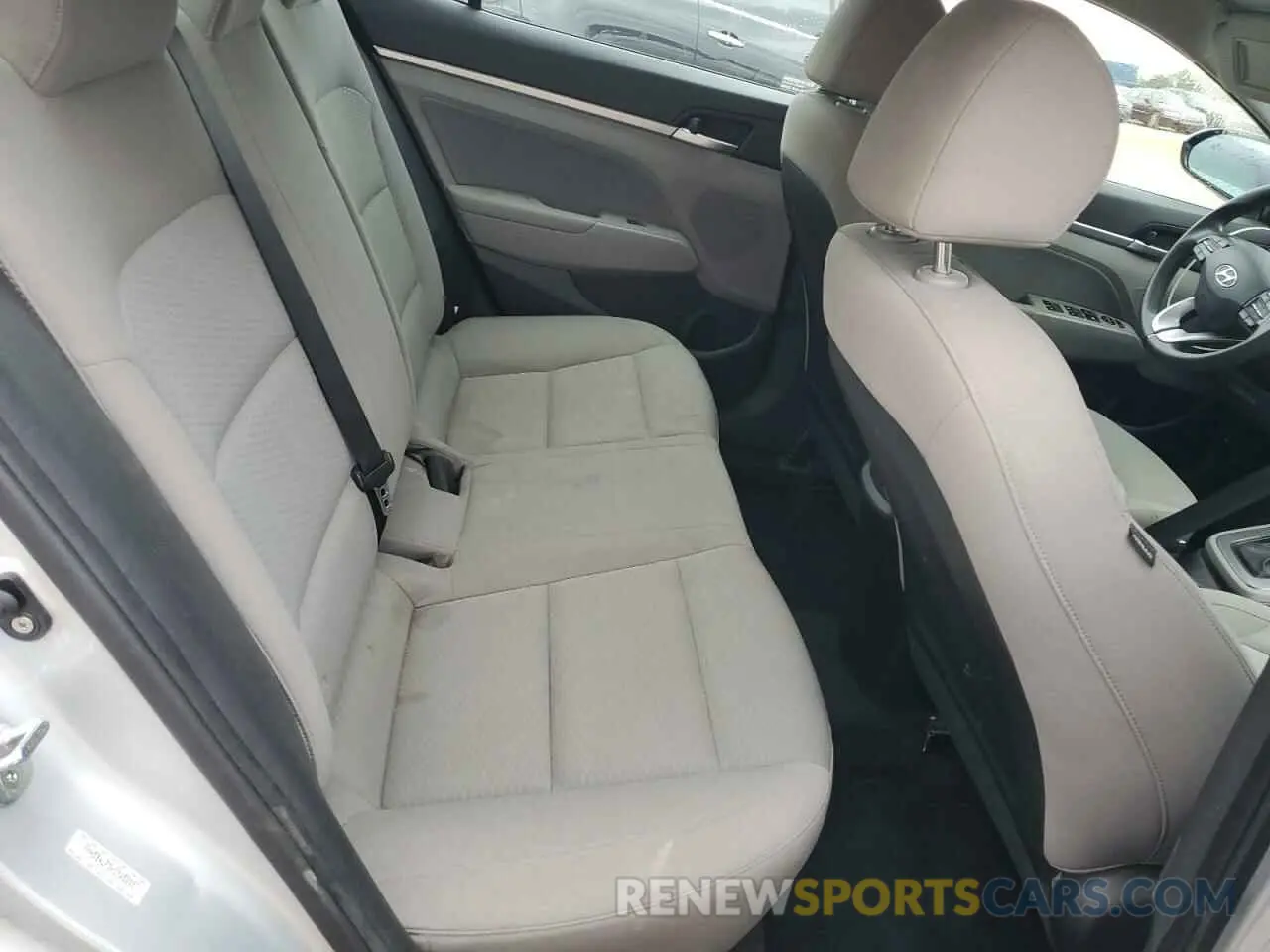 10 fotografías del automóvil dañado KMHD84LF3KU745222 HYUNDAI ELANTRA 2019