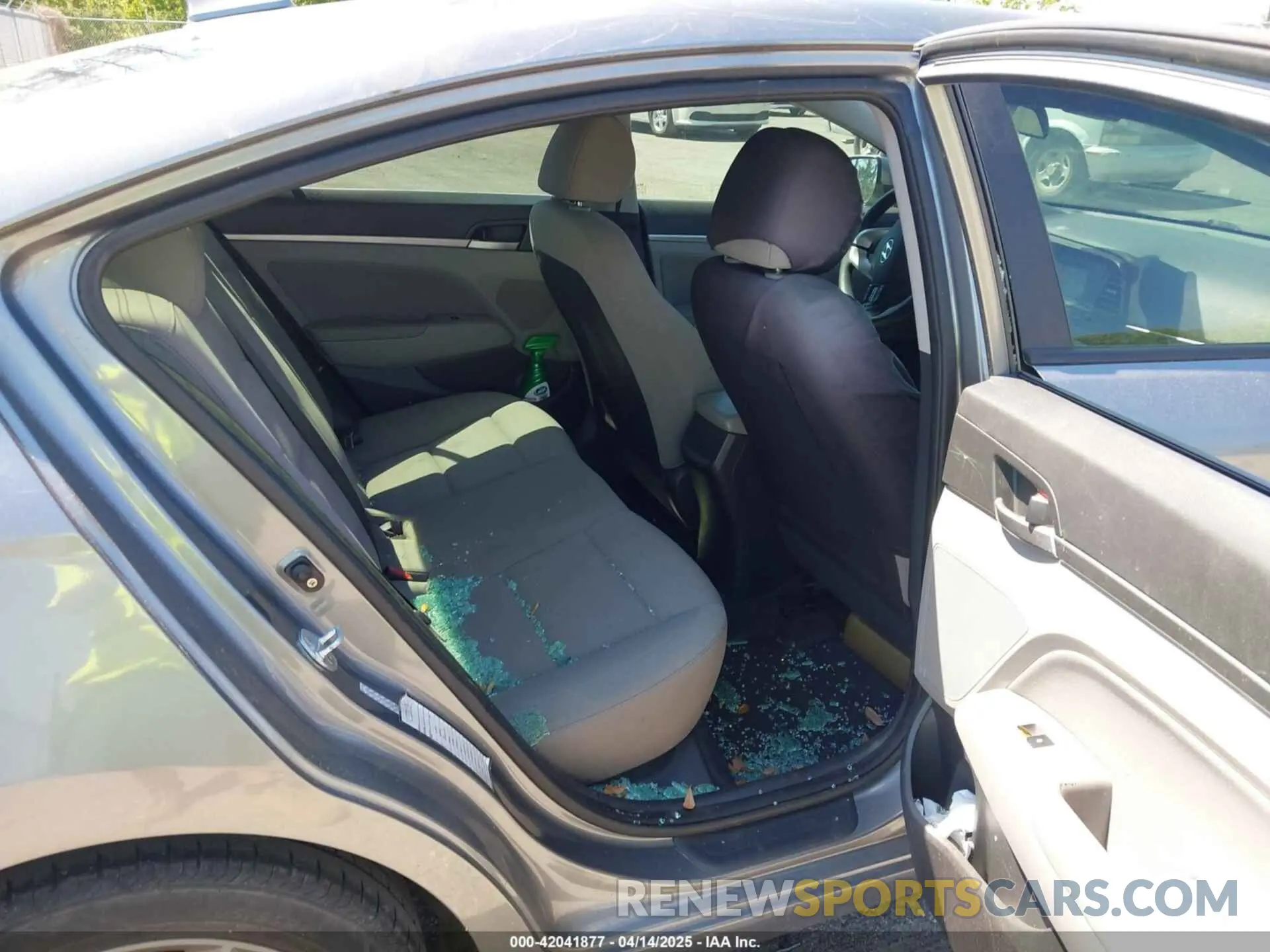 8 fotografías del automóvil dañado KMHD84LF3KU768726 HYUNDAI ELANTRA 2019