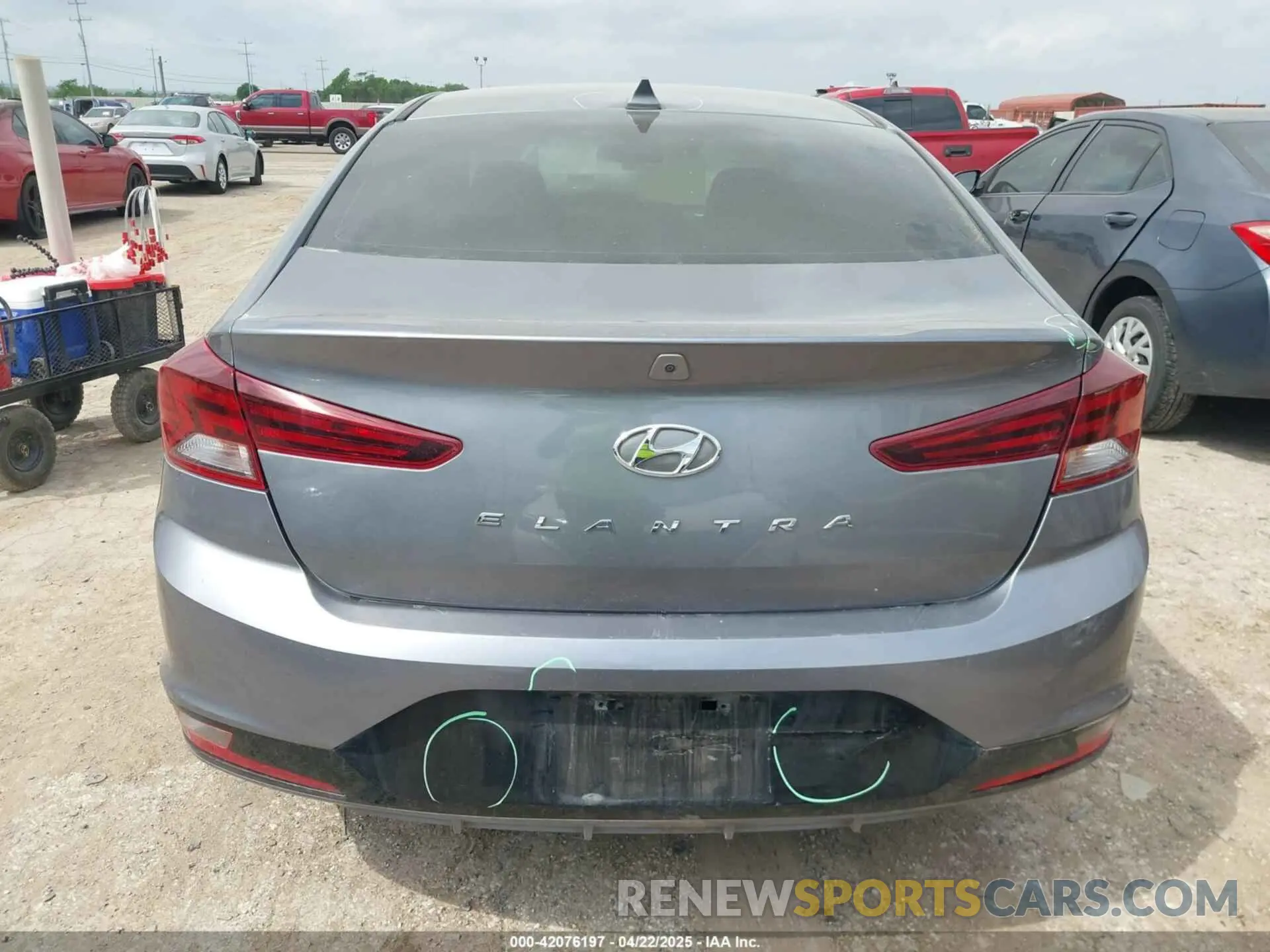 16 fotografías del automóvil dañado KMHD84LF3KU772775 HYUNDAI ELANTRA 2019