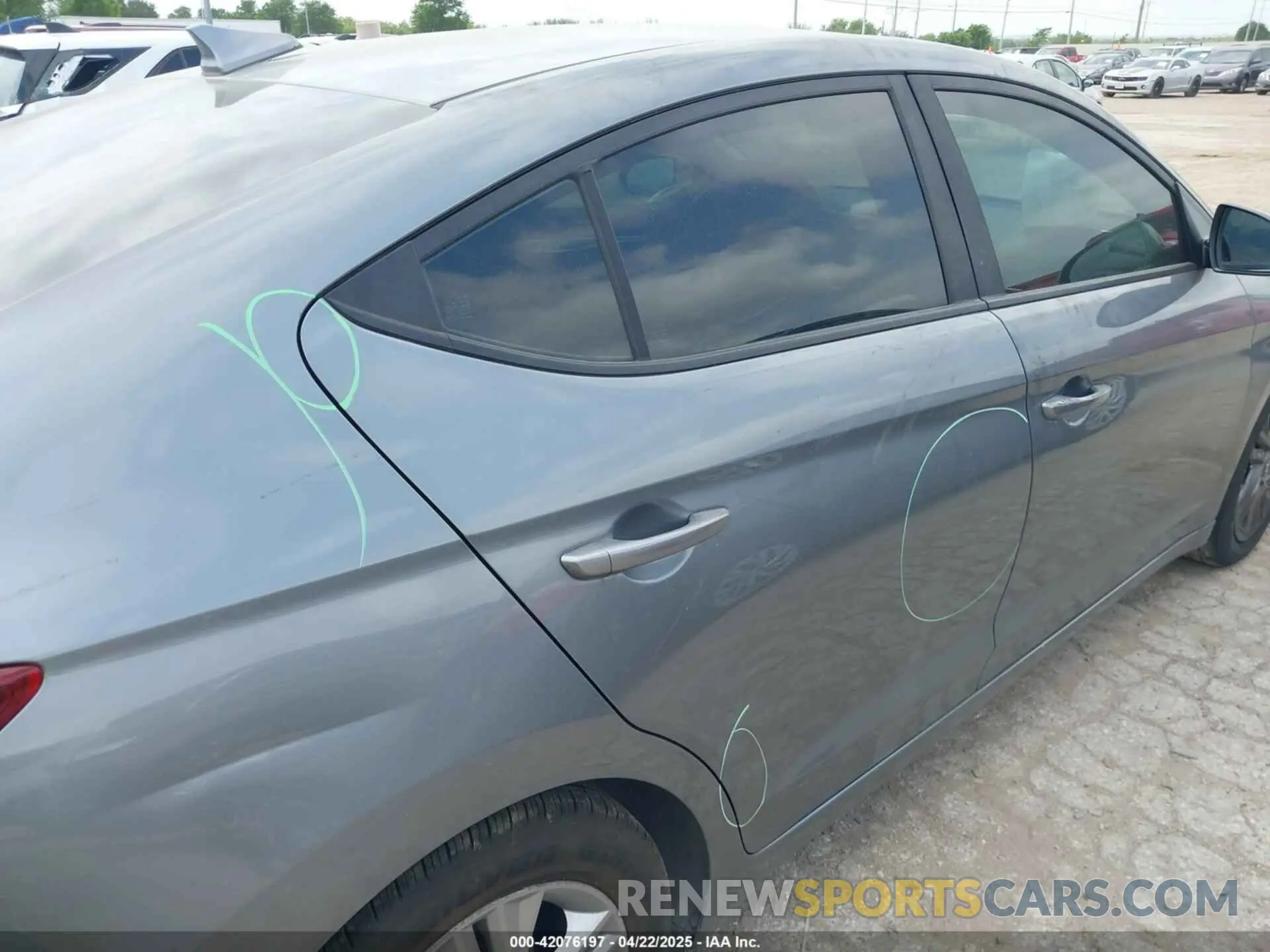 20 fotografías del automóvil dañado KMHD84LF3KU772775 HYUNDAI ELANTRA 2019