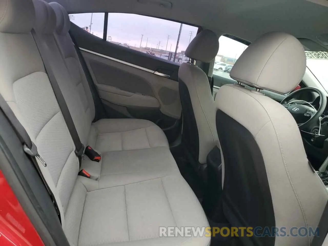 10 fotografías del automóvil dañado KMHD84LF4KU745956 HYUNDAI ELANTRA 2019