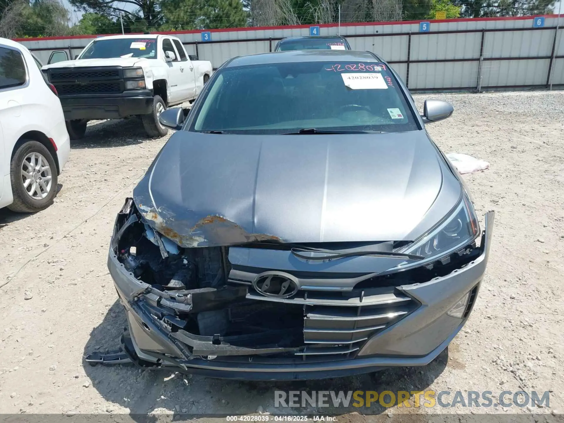 12 fotografías del automóvil dañado KMHD84LF4KU749229 HYUNDAI ELANTRA 2019