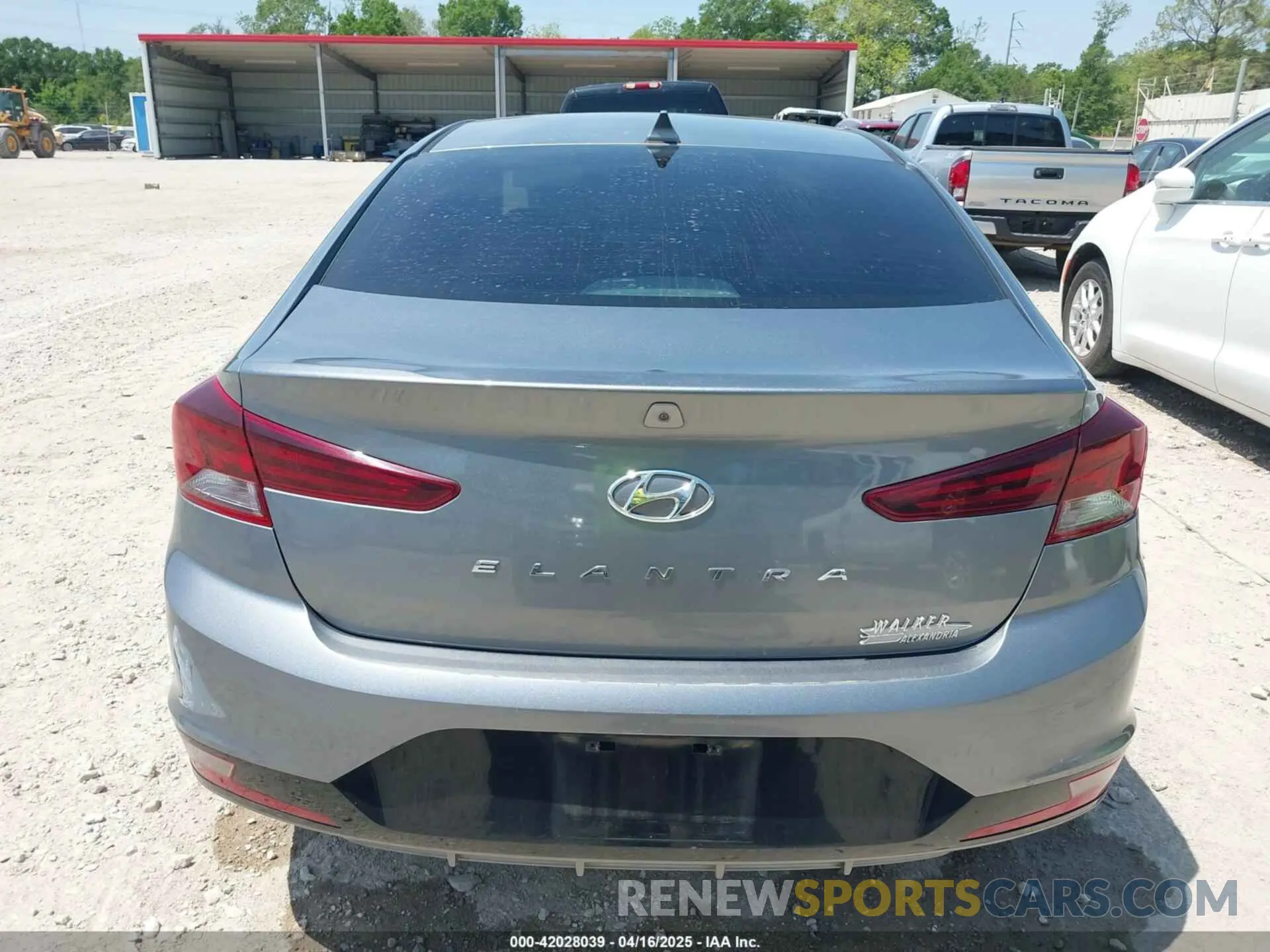 16 fotografías del automóvil dañado KMHD84LF4KU749229 HYUNDAI ELANTRA 2019