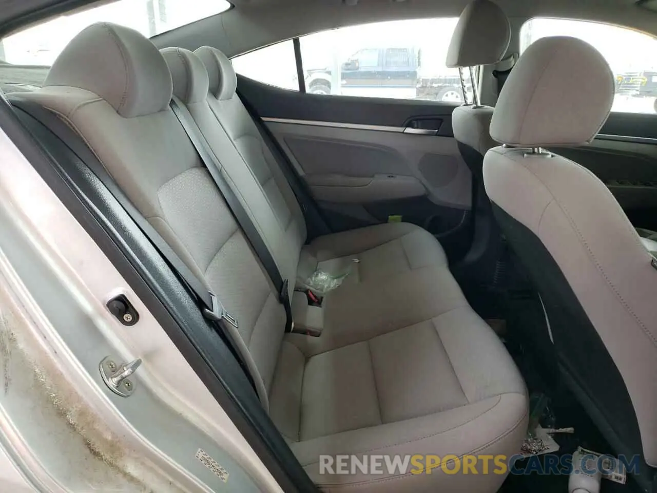 10 fotografías del automóvil dañado KMHD84LF4KU755063 HYUNDAI ELANTRA 2019