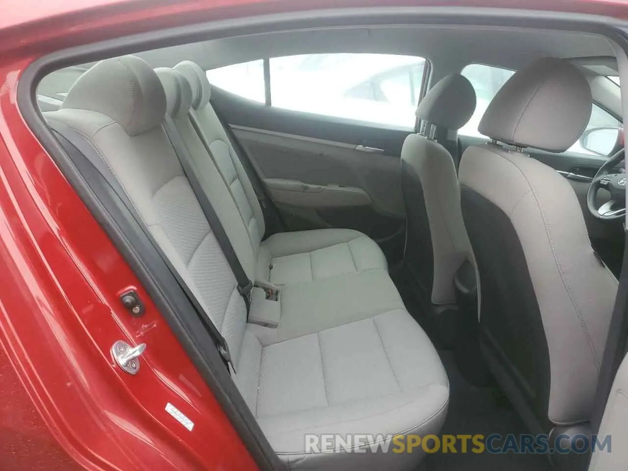 10 fotografías del automóvil dañado KMHD84LF4KU761154 HYUNDAI ELANTRA 2019